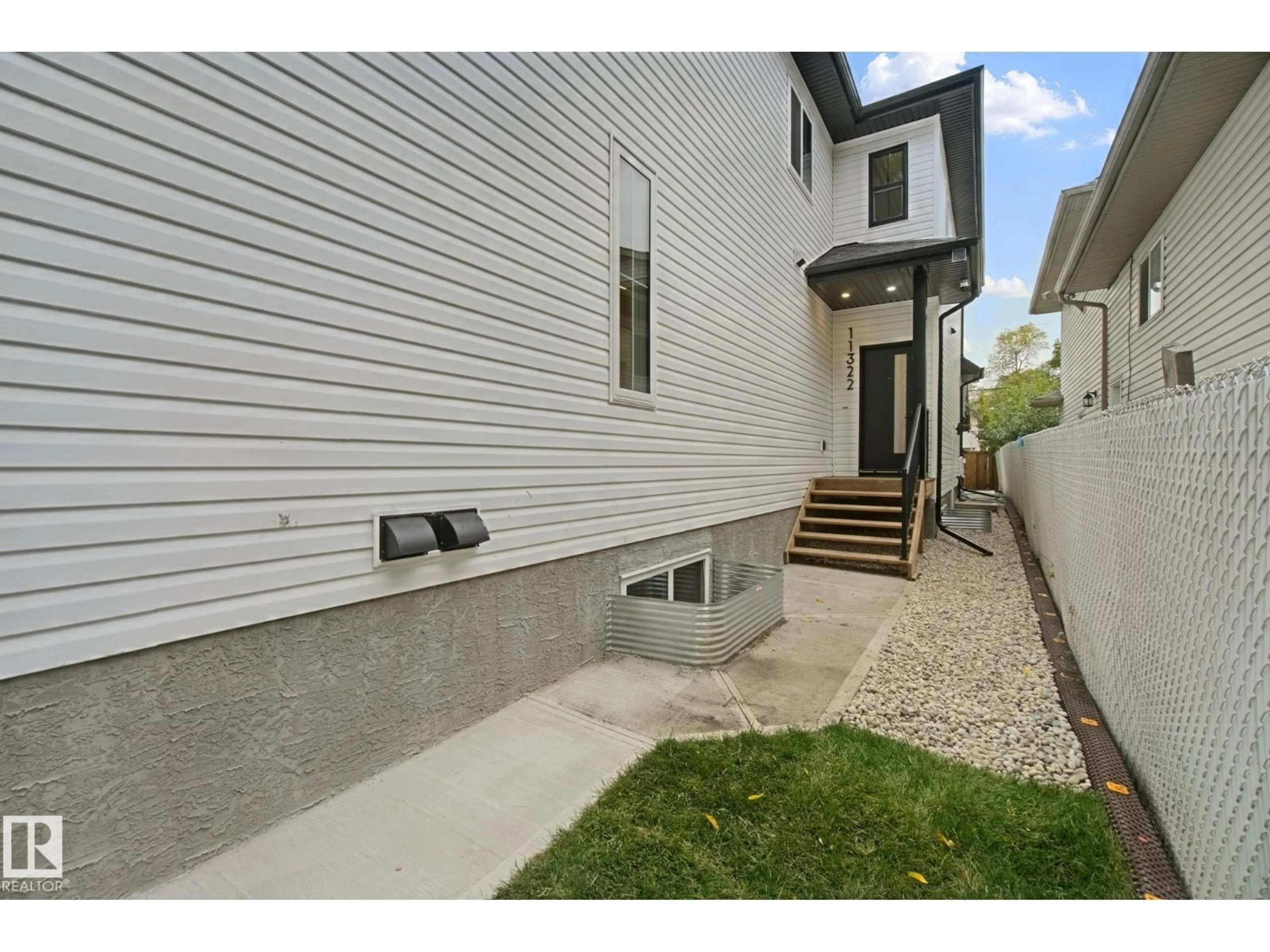 Unknown for NW - 11322 91 ST, Edmonton Alberta T5B4T4
