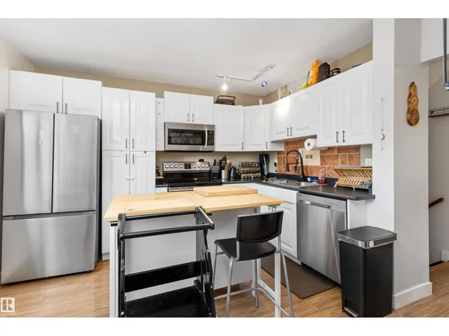 18045 96 AV, Edmonton 3