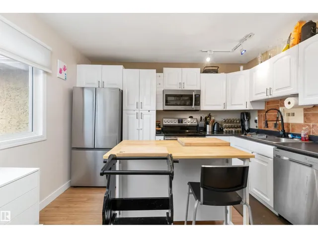 18045 96 AV, Edmonton 5