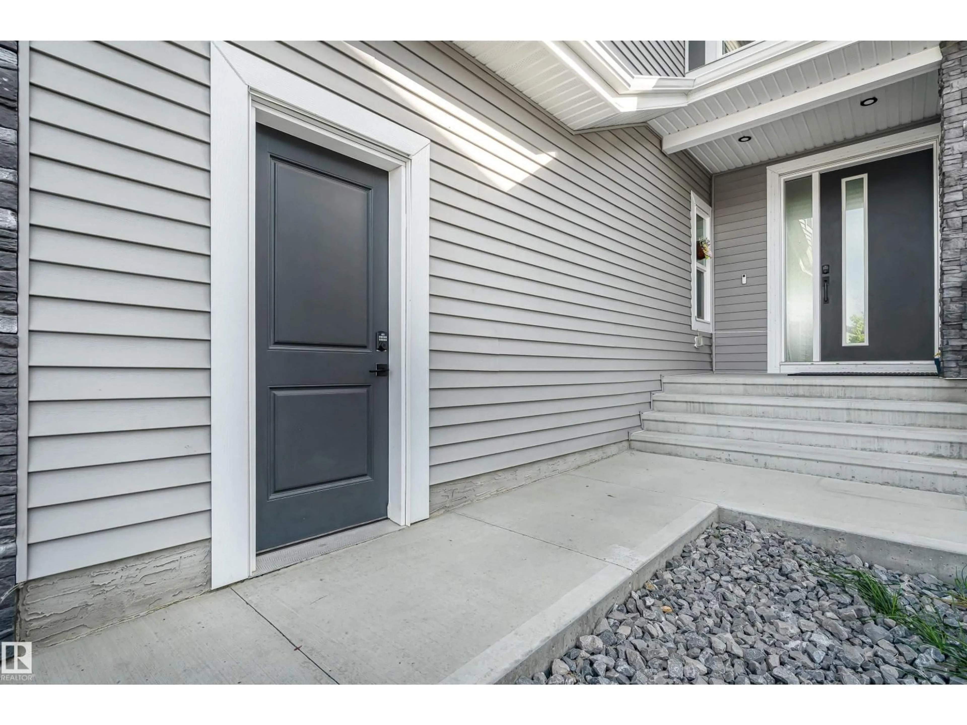 Indoor entryway for 4709 CHARLES BAY SW, Edmonton Alberta T6W3H1