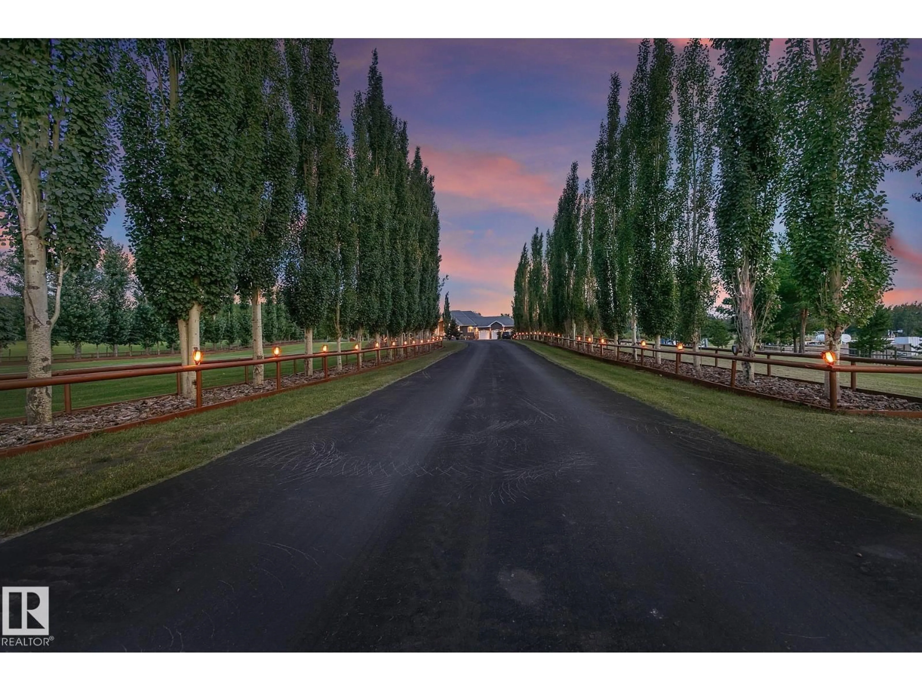 Blurry image for 400 - 51430 RGE ROAD 231, Rural Strathcona County Alberta T8B1K9