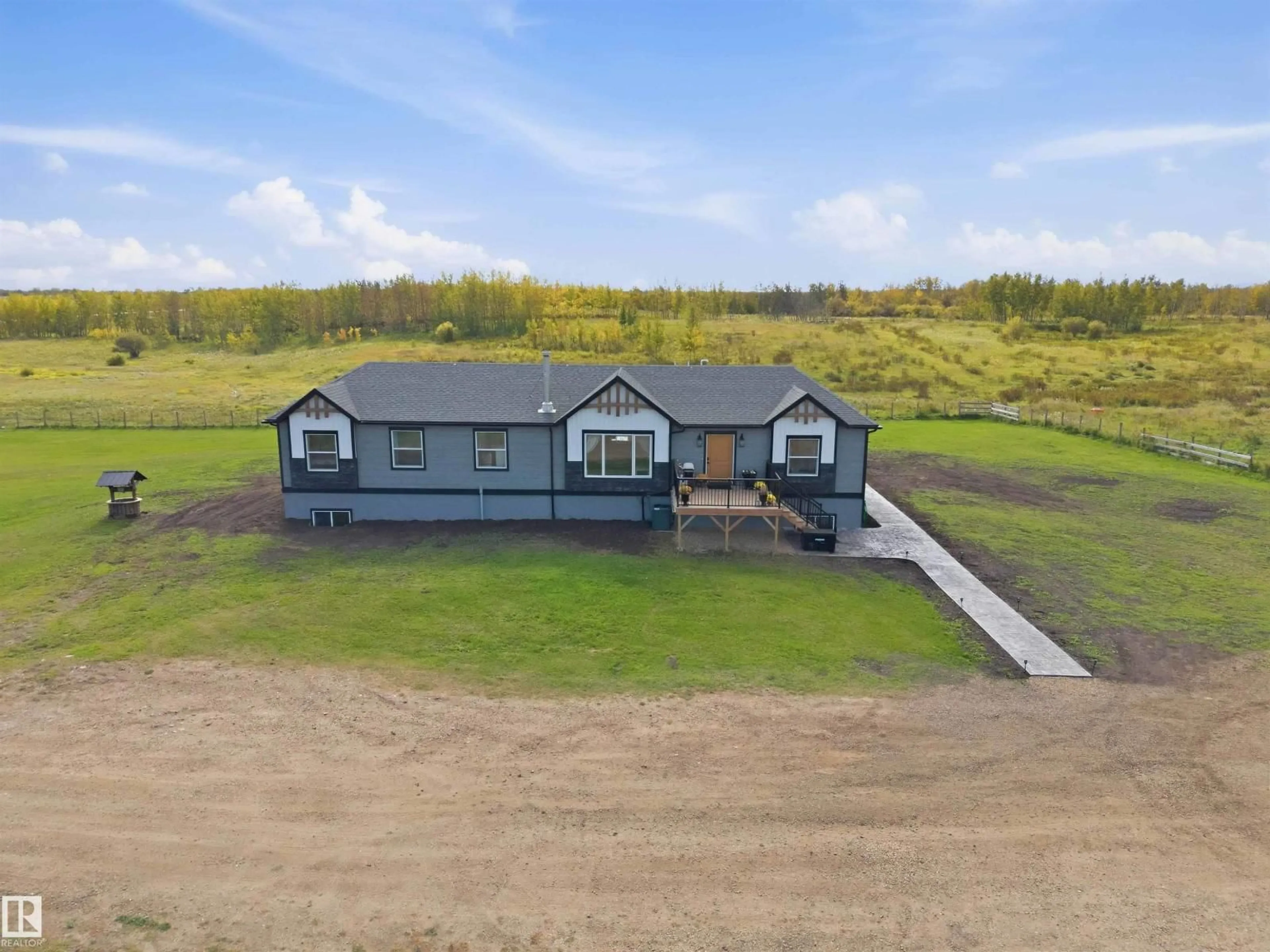 A pic from outside/outdoor area/front of a property/back of a property/a pic from drone, building for 58302 RGE RD 224, Rural Thorhild County Alberta T0A1N6