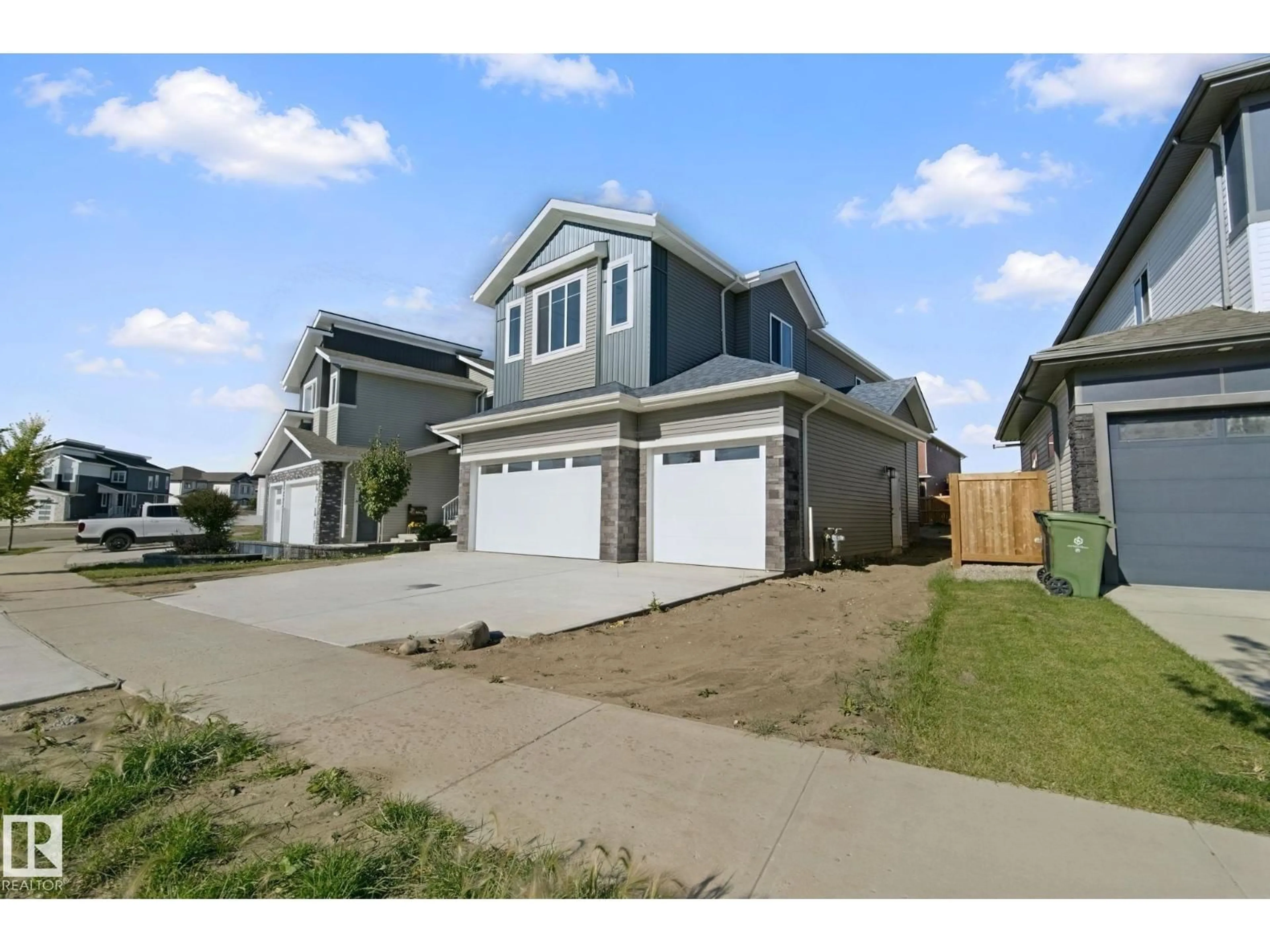 Home with vinyl exterior material, street for 357 MEADOWVIEW DR, Fort Saskatchewan Alberta T8L0X7
