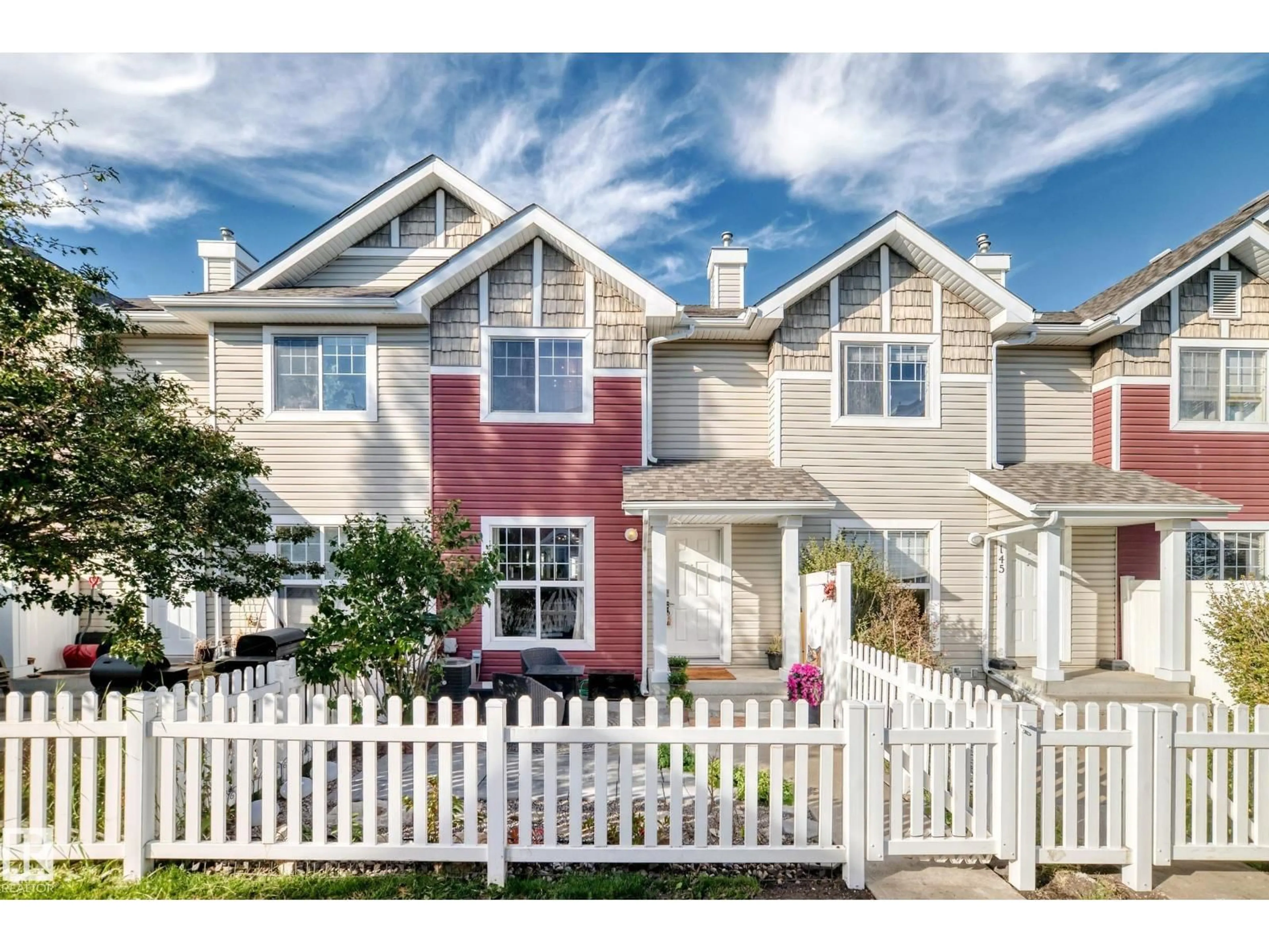 Home with vinyl exterior material, street for #146 - 5604 199 ST, Edmonton Alberta T5M2Z9