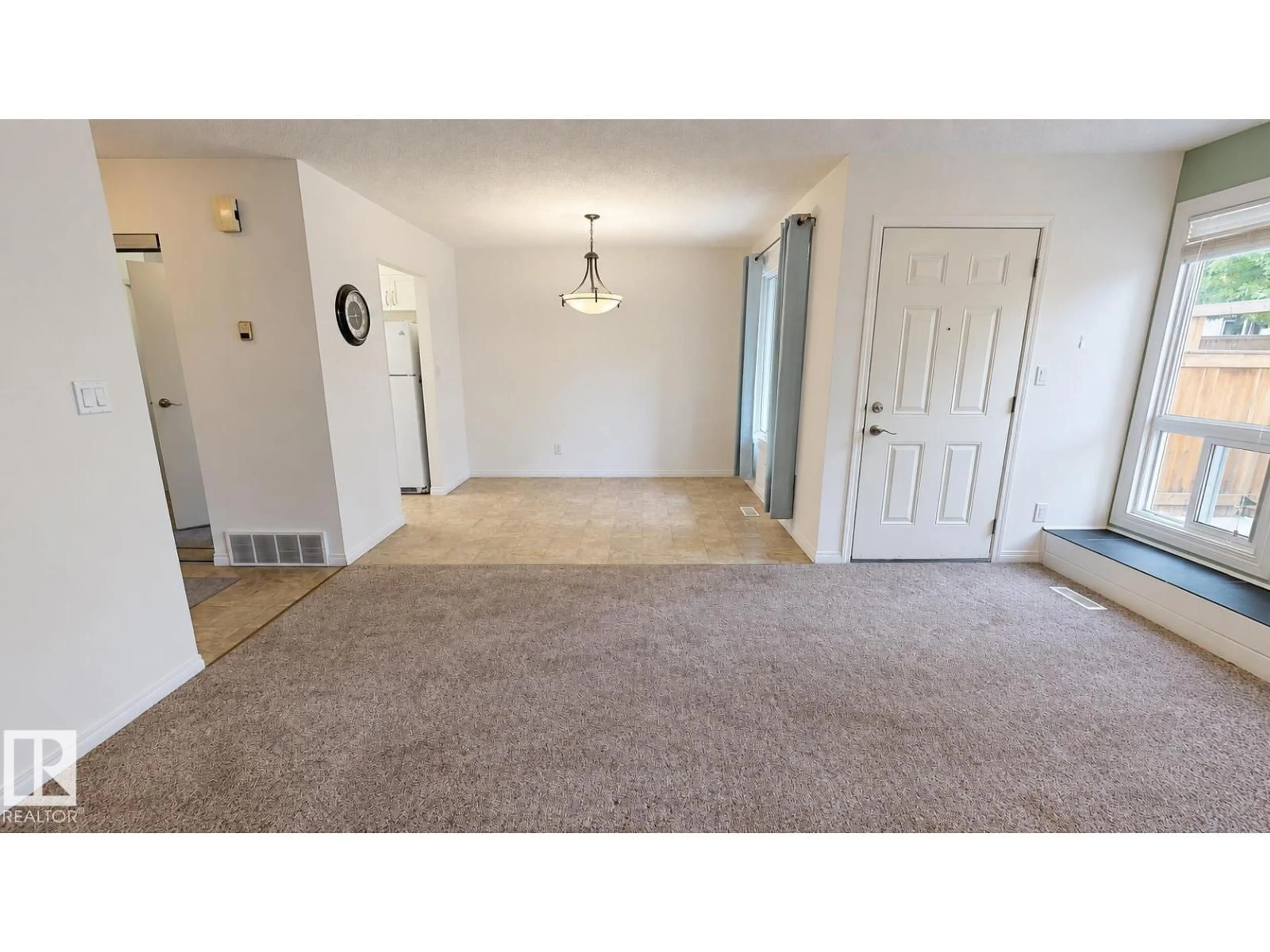 A pic of a room for 3637 30 AV, Edmonton Alberta T6L5H5