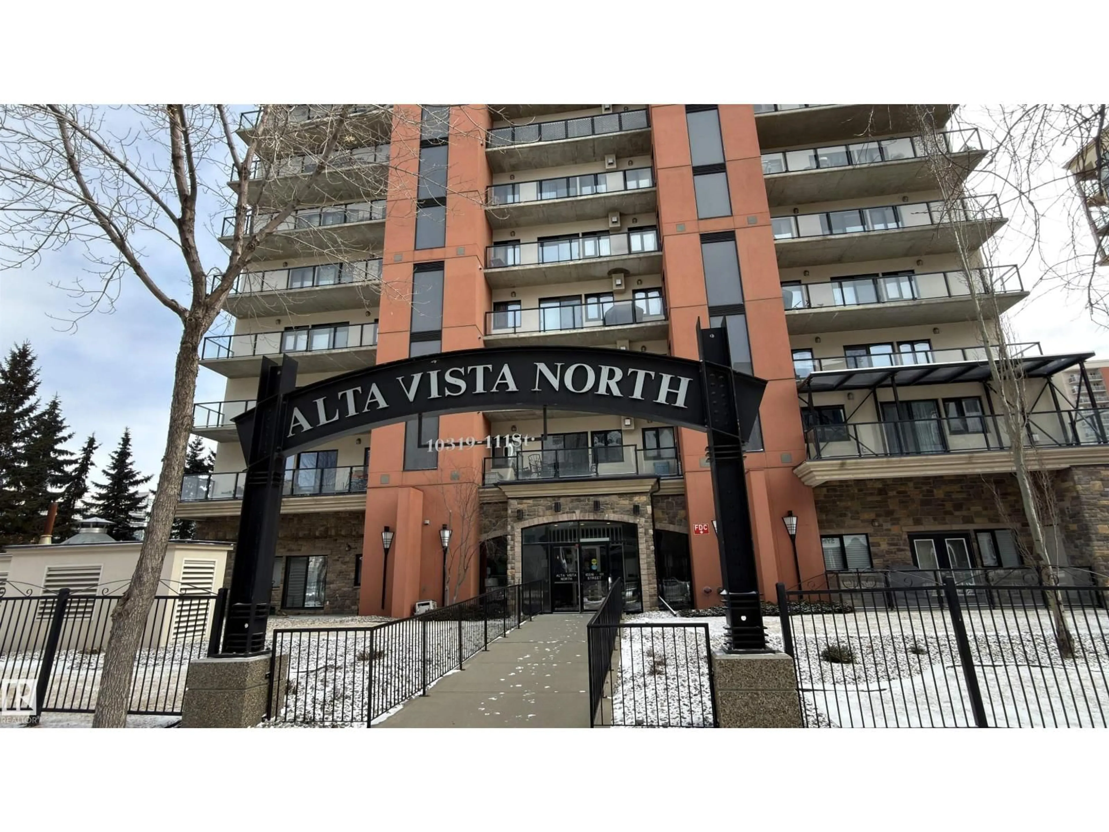 Indoor foyer for #503 - 10319 111 ST, Edmonton Alberta T5K0A2