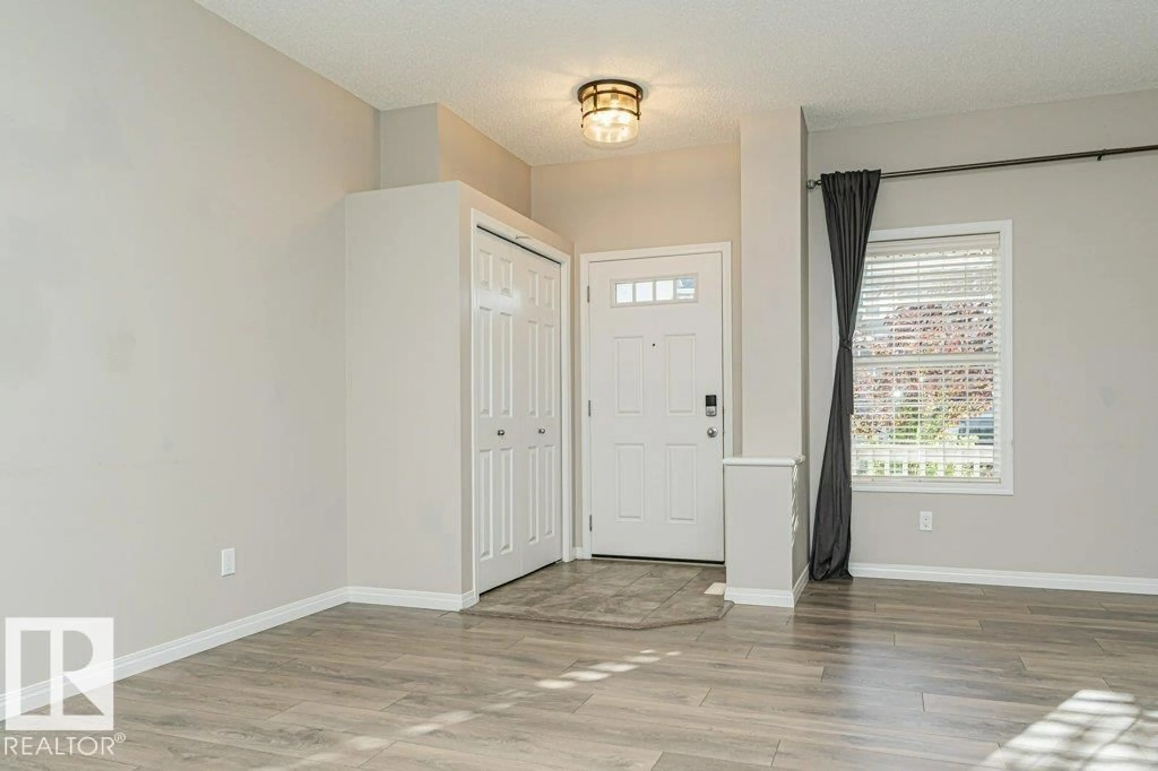 Indoor entryway for 3203 CARPENTER LANDING SW, Edmonton Alberta T6W2Y7