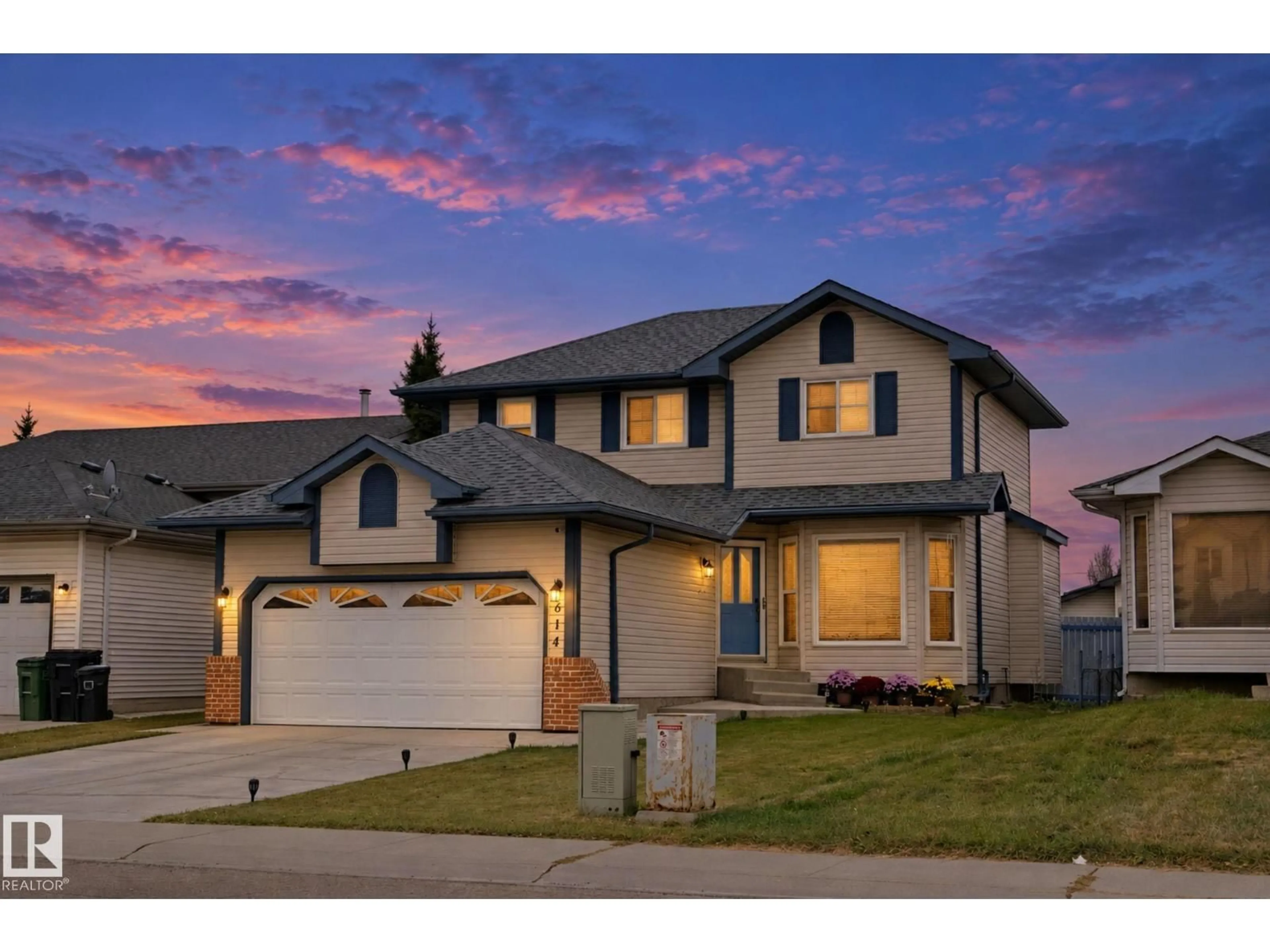 Home with vinyl exterior material, street for 614 JENNER COVE CV, Edmonton Alberta T6L6R1