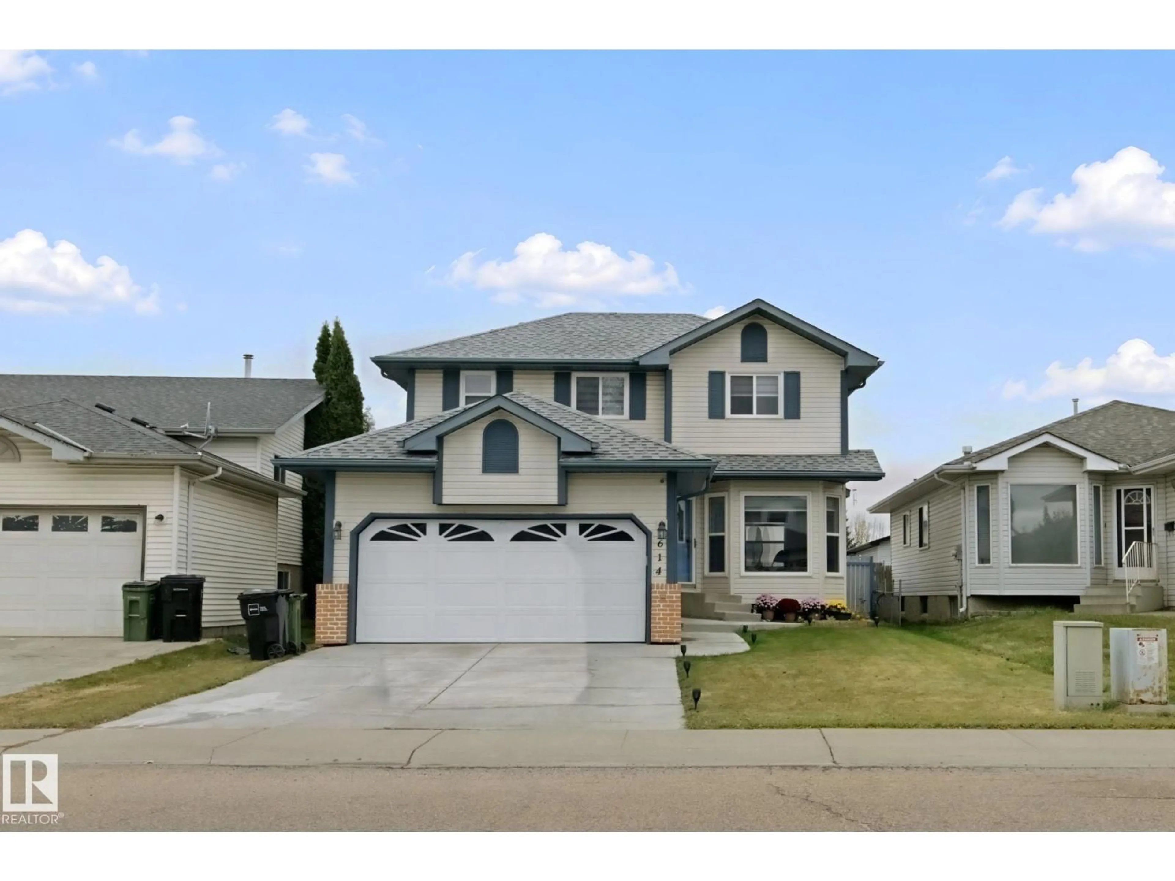 Home with vinyl exterior material, street for 614 JENNER COVE CV, Edmonton Alberta T6L6R1