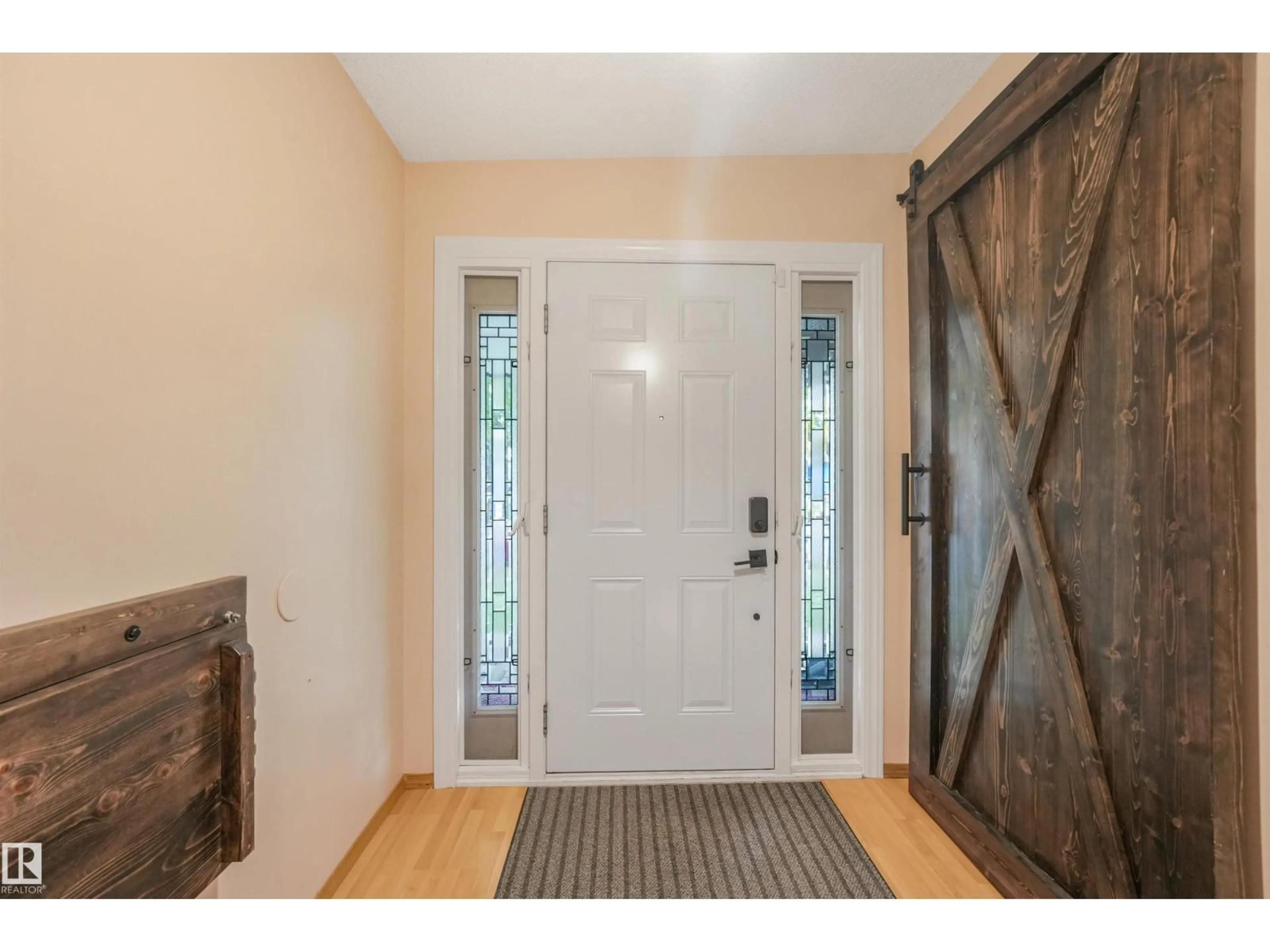Indoor entryway for 19 GATEWOOD AV, St. Albert Alberta T8N1A1