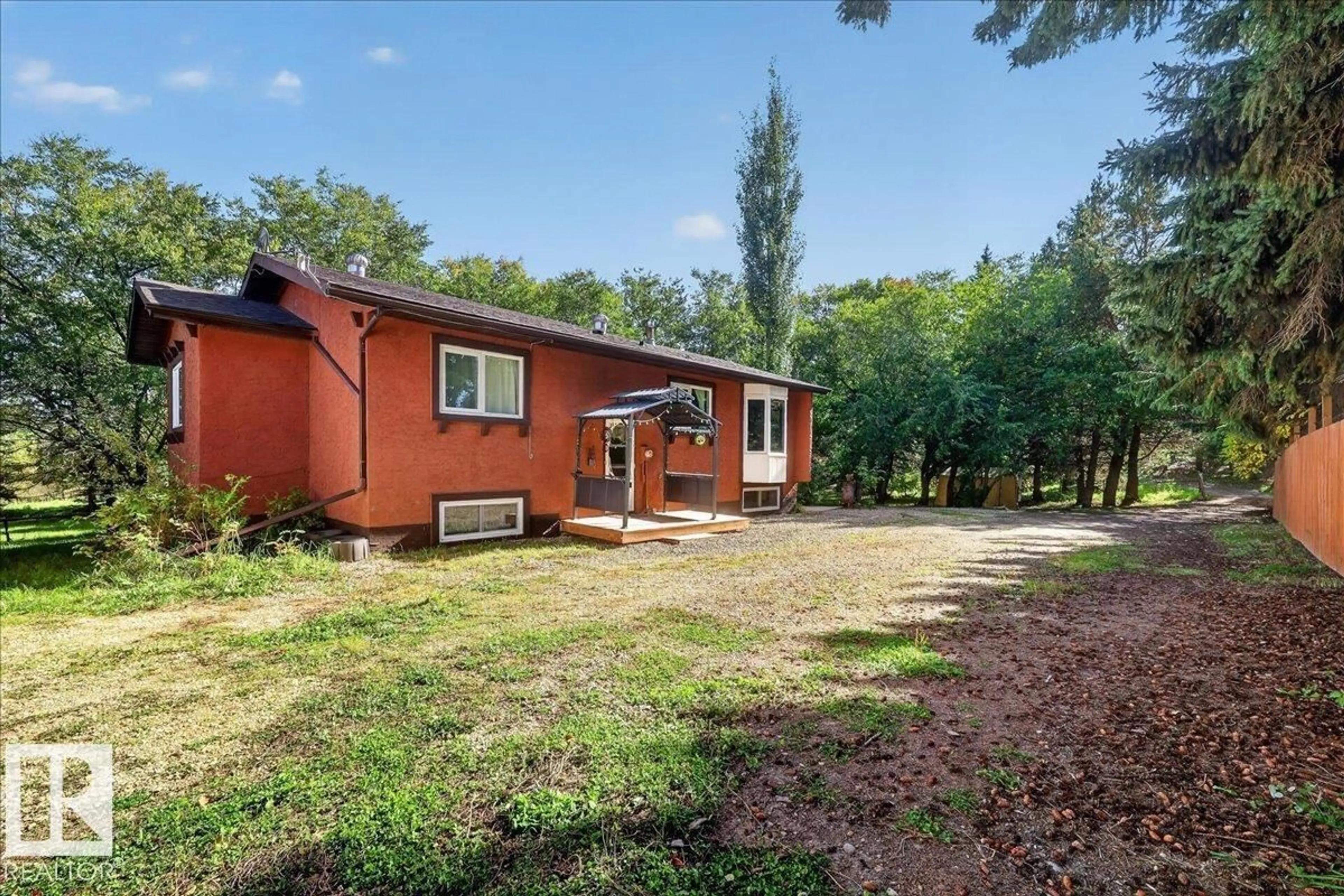 A pic from outside/outdoor area/front of a property/back of a property/a pic from drone, unknown for 52508 - 4 RGE ROAD 21, Rural Parkland County Alberta T7Y2H1
