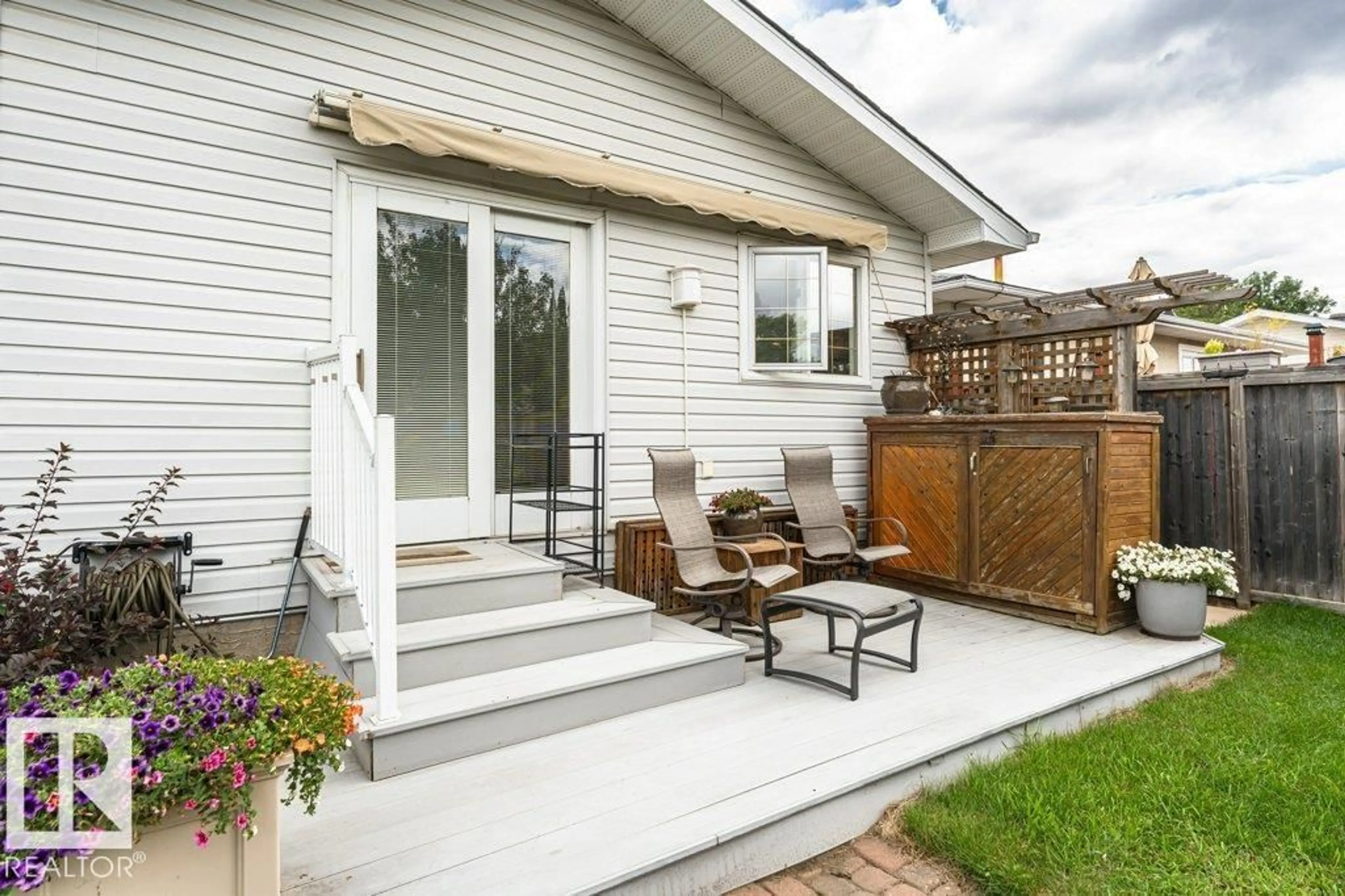 Patio, street for 9222 88 ST, Fort Saskatchewan Alberta T8L1H3