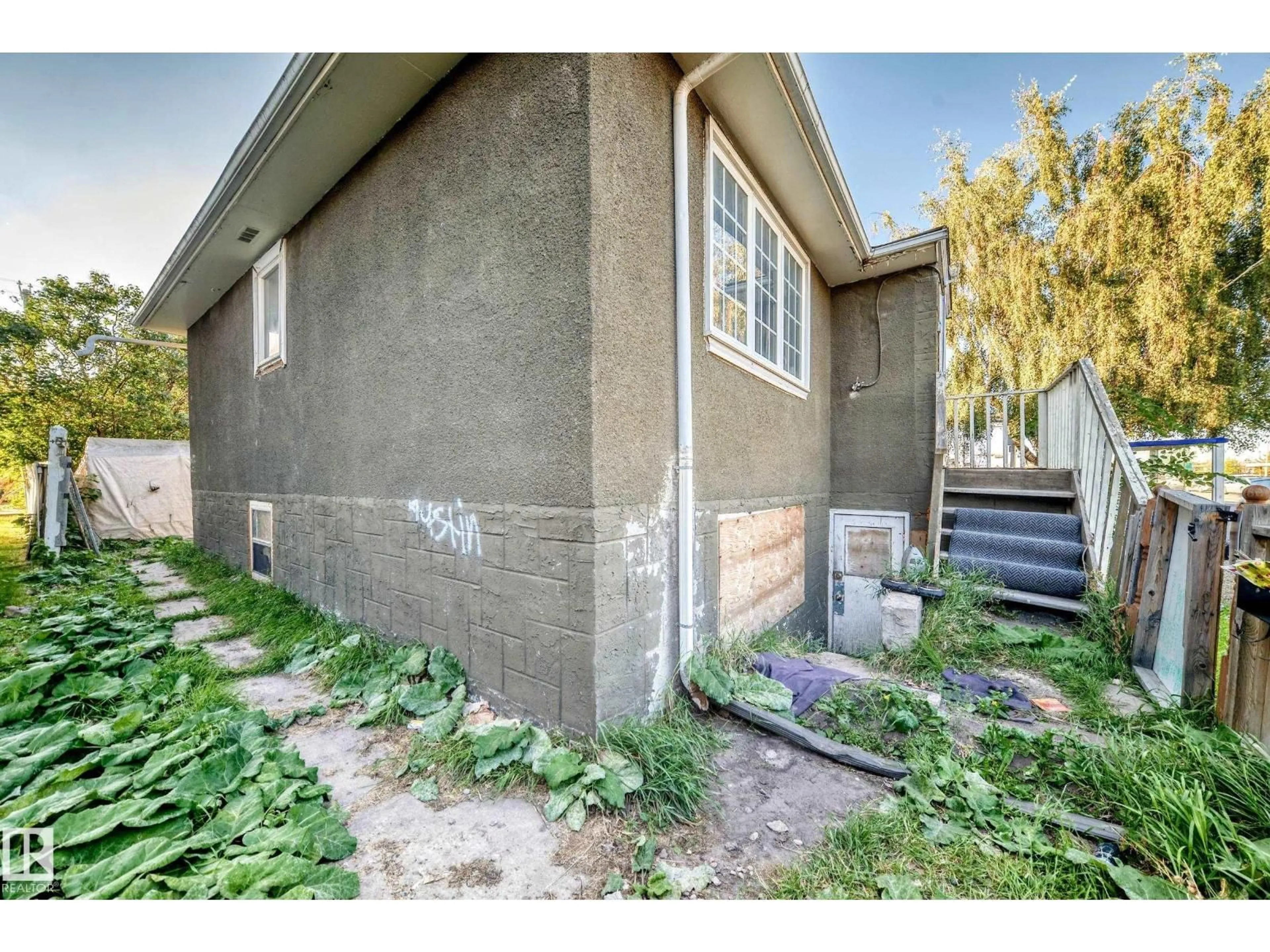 Unknown for 12440 82 ST, Edmonton Alberta T5B2X4