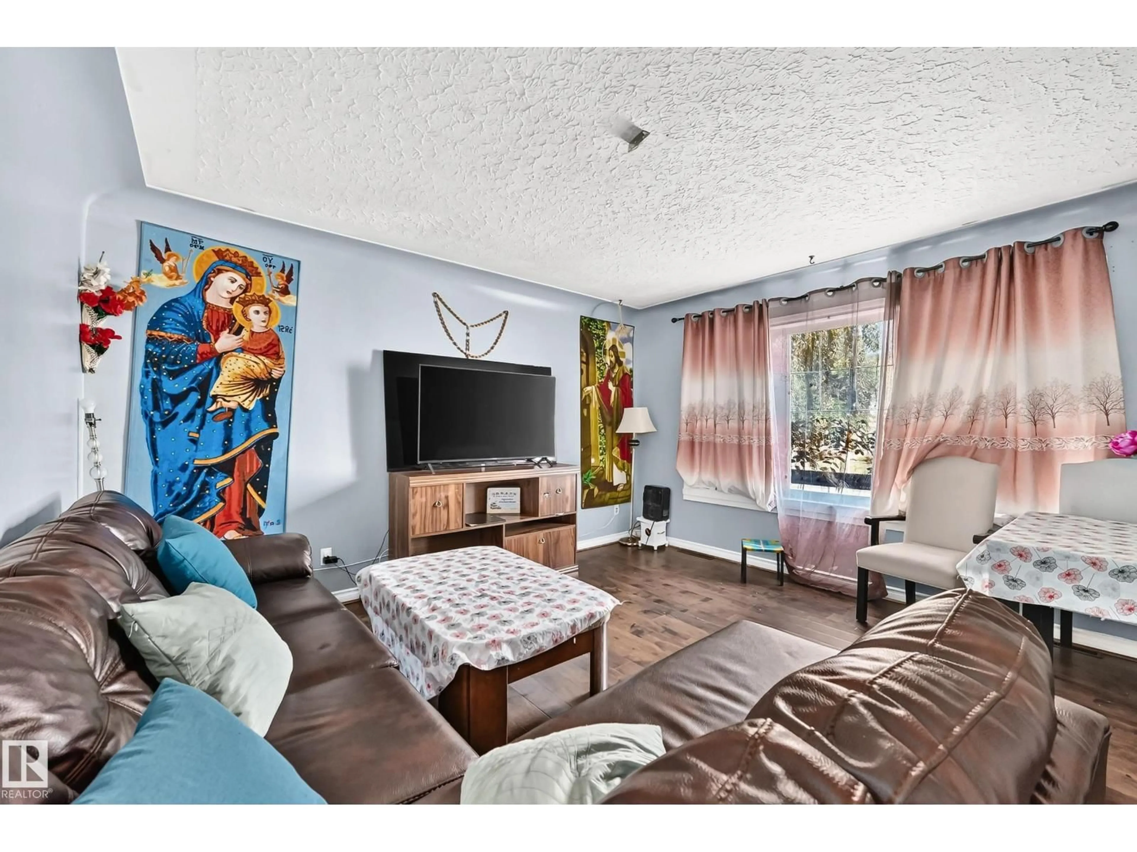 Living room with furniture, unknown for 12440 82 ST, Edmonton Alberta T5B2X4