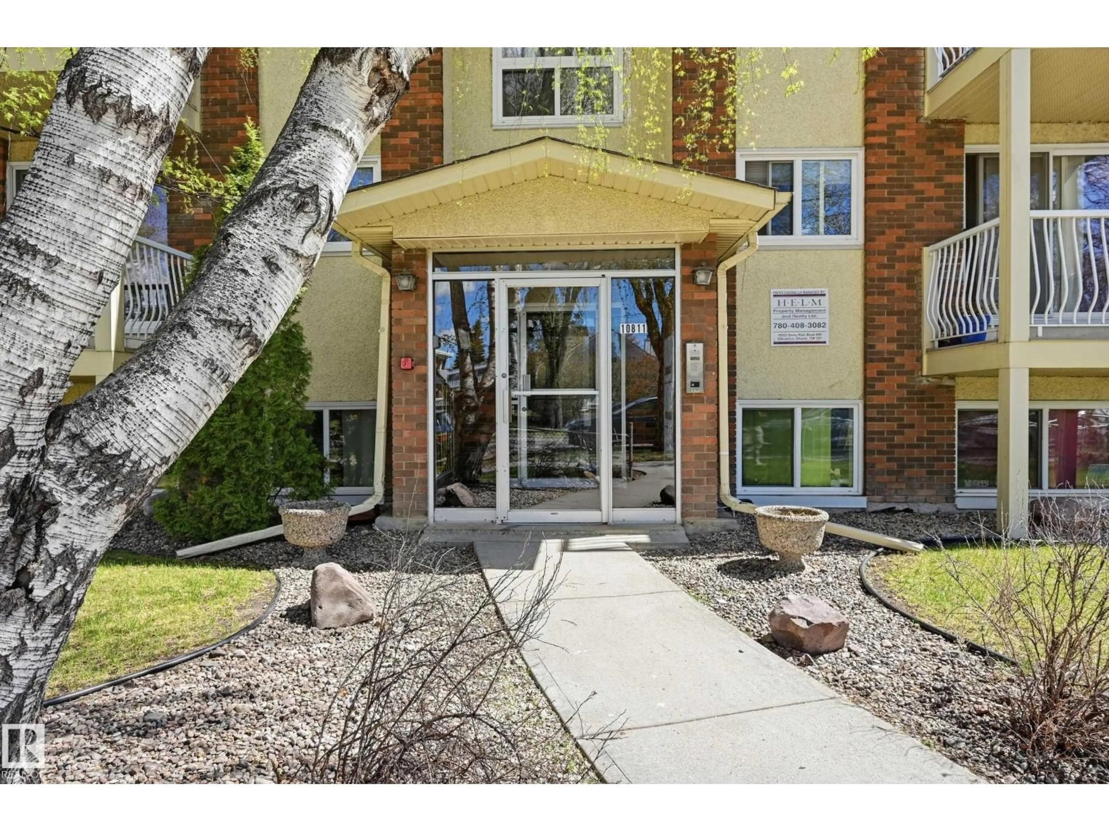 Indoor foyer for #305 - 10811 115 ST, Edmonton Alberta T5H3L2
