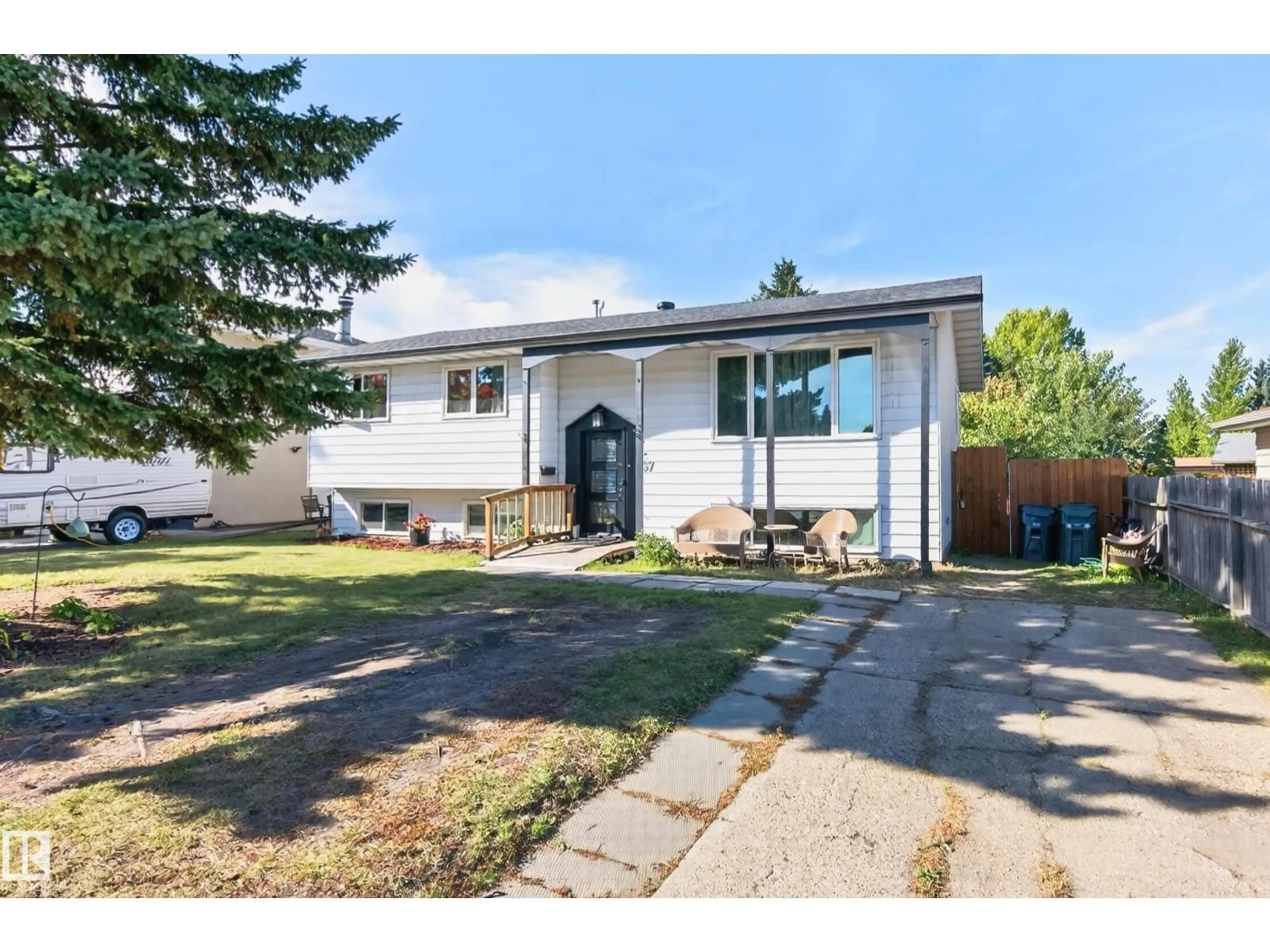 Home with vinyl exterior material, street for 37 GRAHAM RD, Sherwood Park Alberta T8A3N7