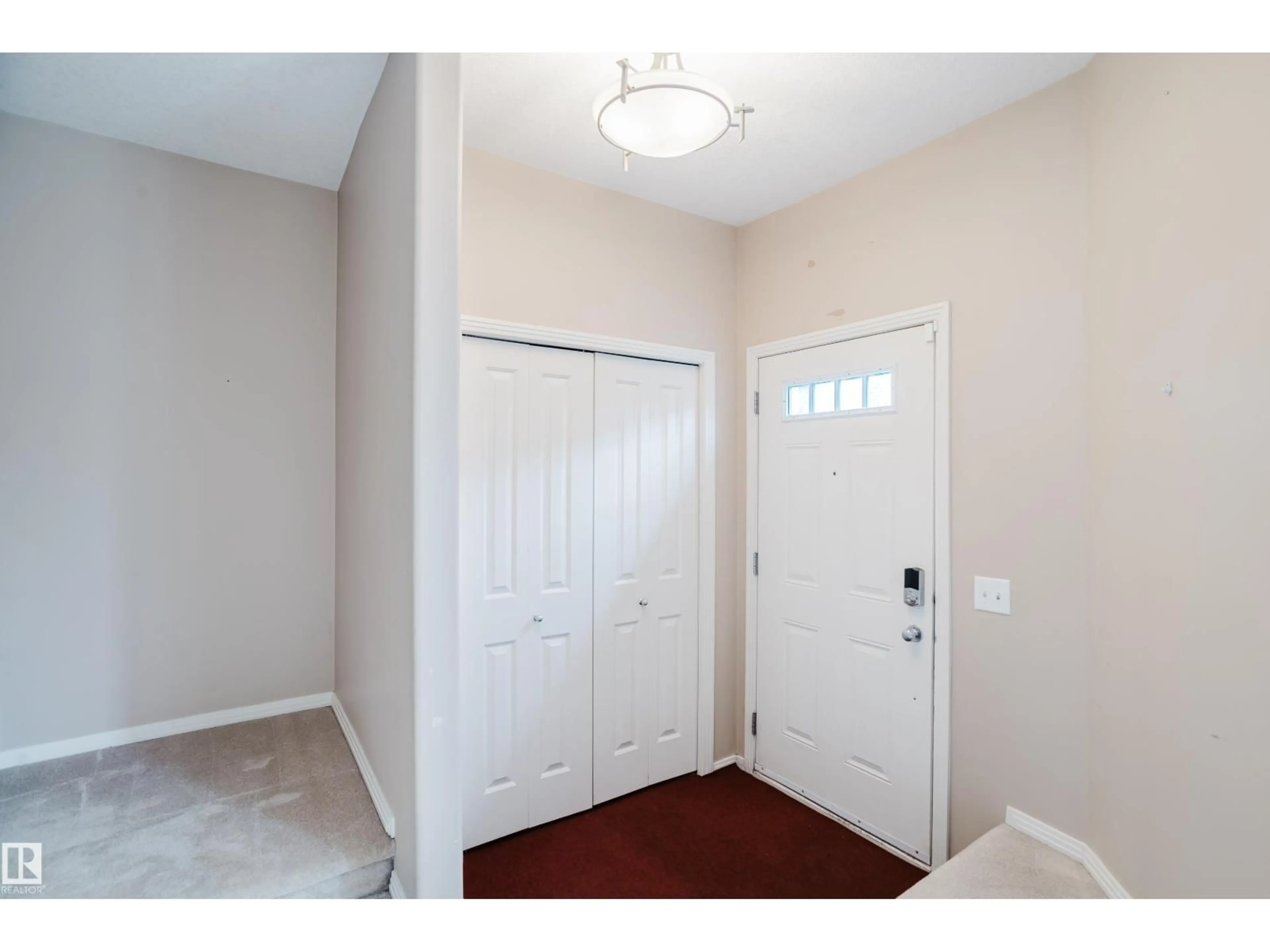 Indoor entryway for 35 - 12930 140 AV, Edmonton Alberta T6V0C4