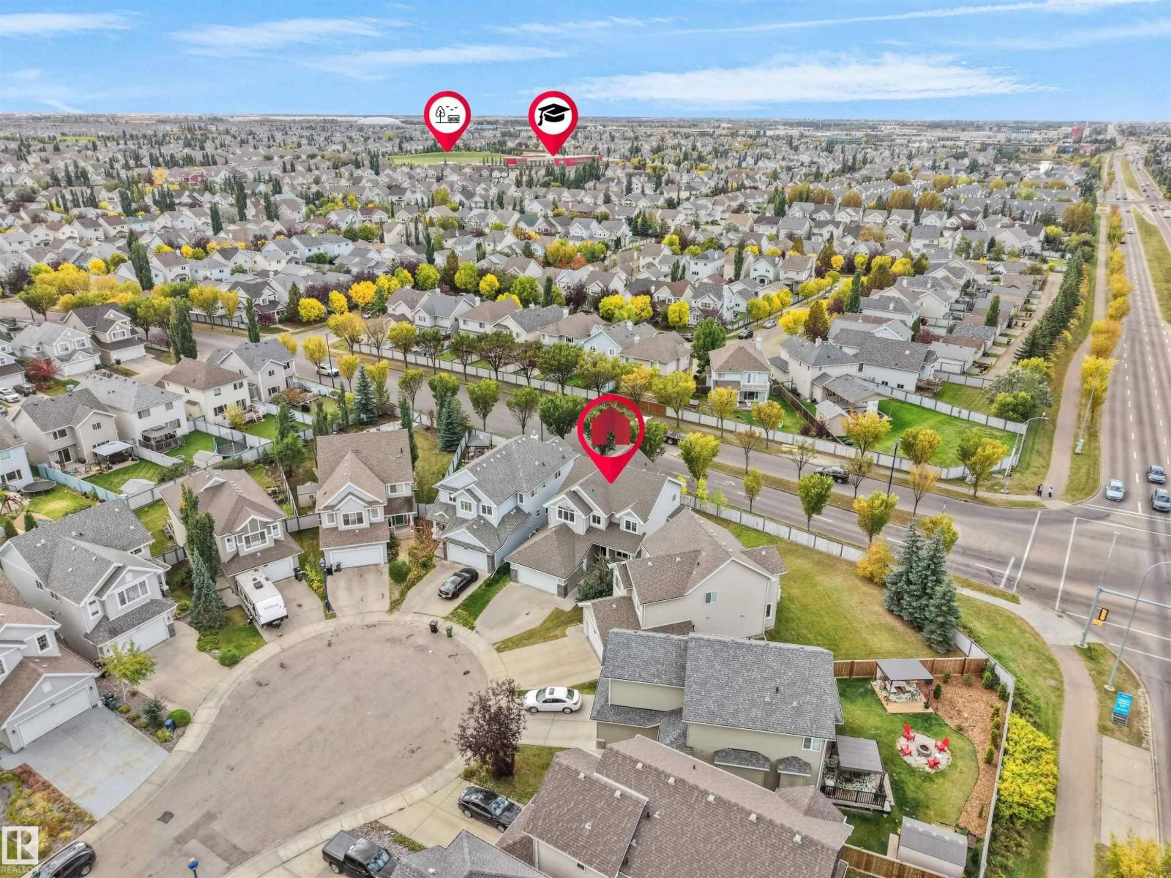 A pic from outside/outdoor area/front of a property/back of a property/a pic from drone, street for 7628 10 AV SW, Edmonton Alberta T6X0N6