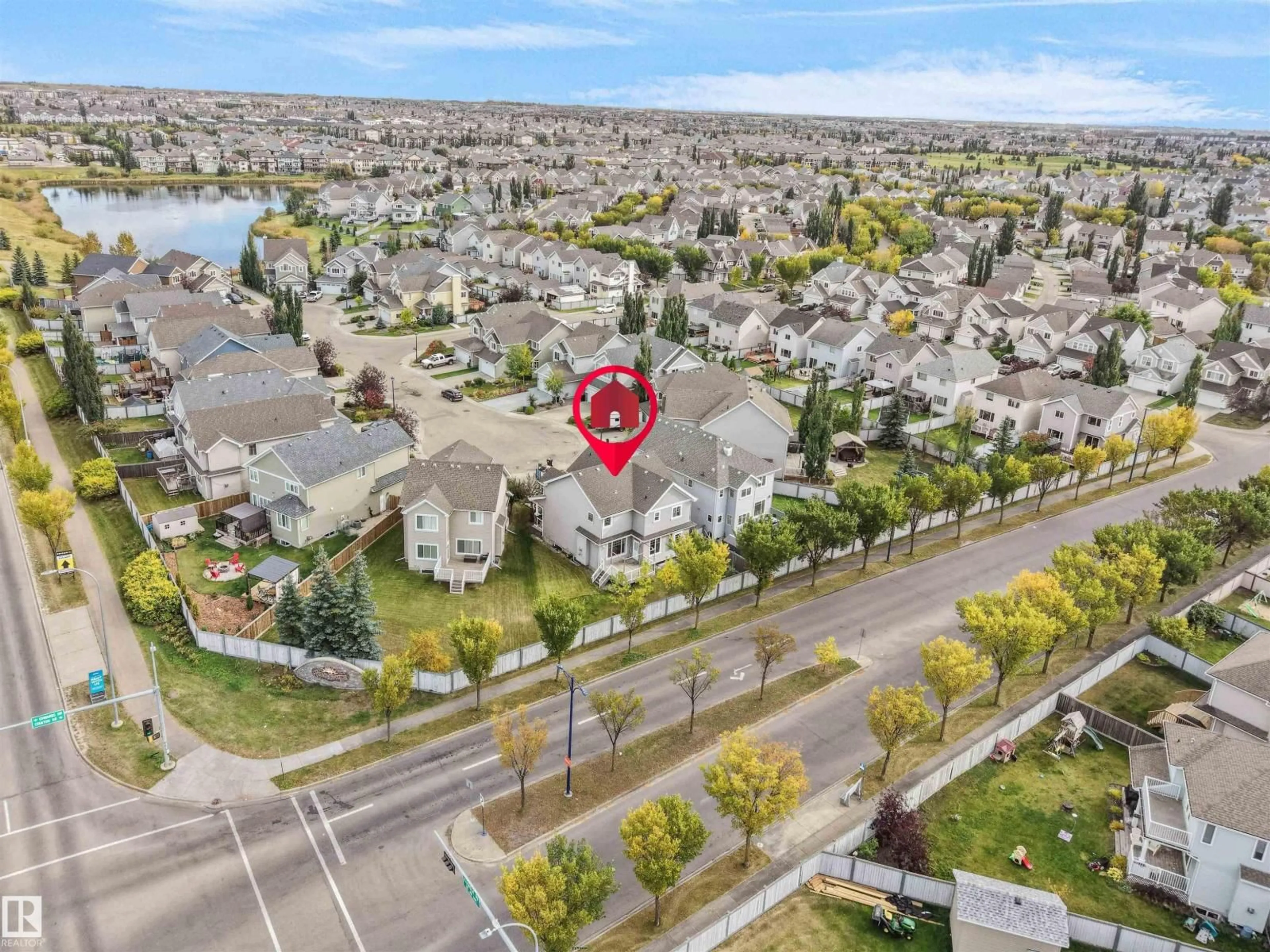A pic from outside/outdoor area/front of a property/back of a property/a pic from drone, street for 7628 10 AV SW, Edmonton Alberta T6X0N6