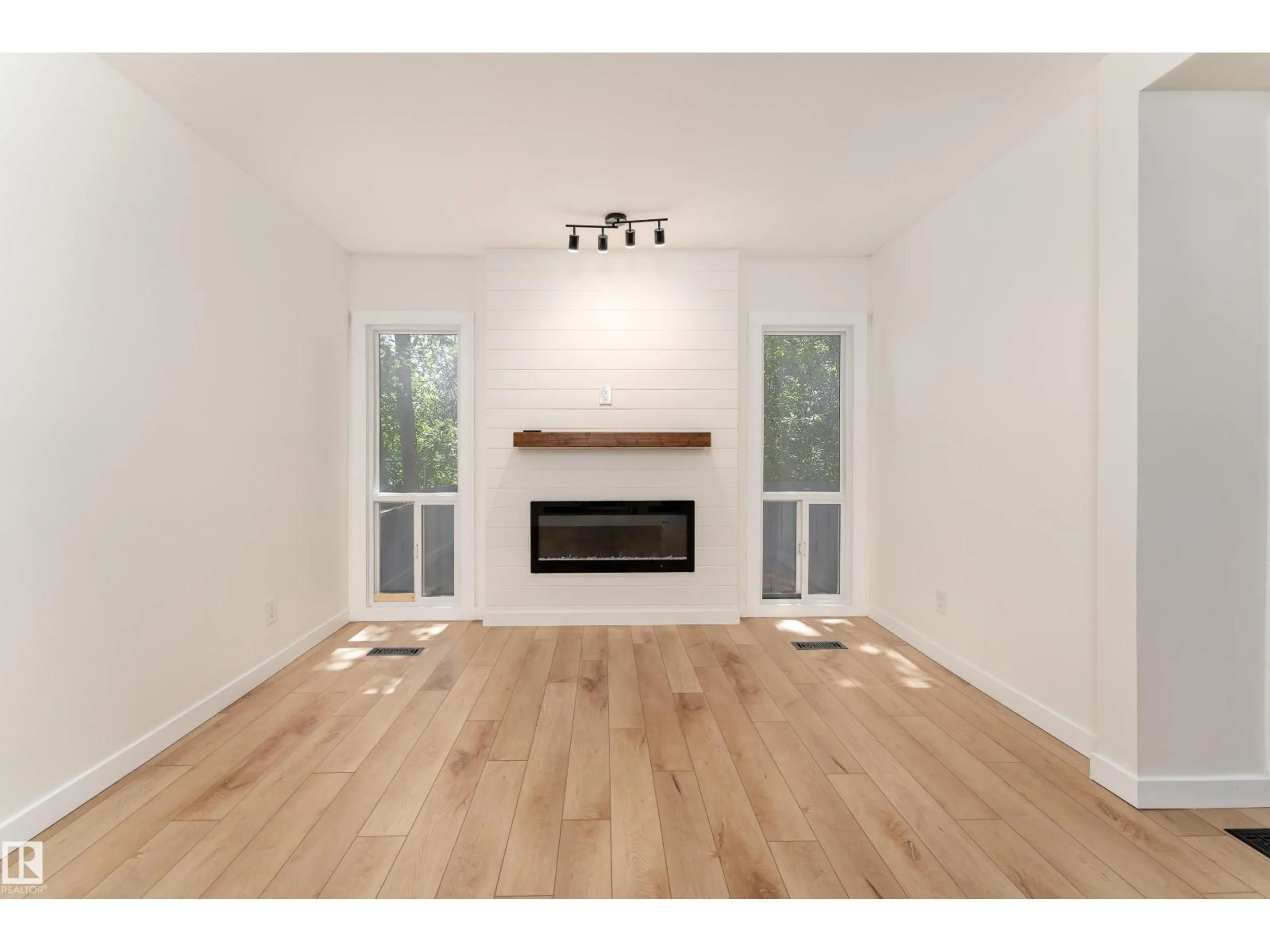 A pic of a room for #10 - 1415 62 ST, Edmonton Alberta T6L4K1