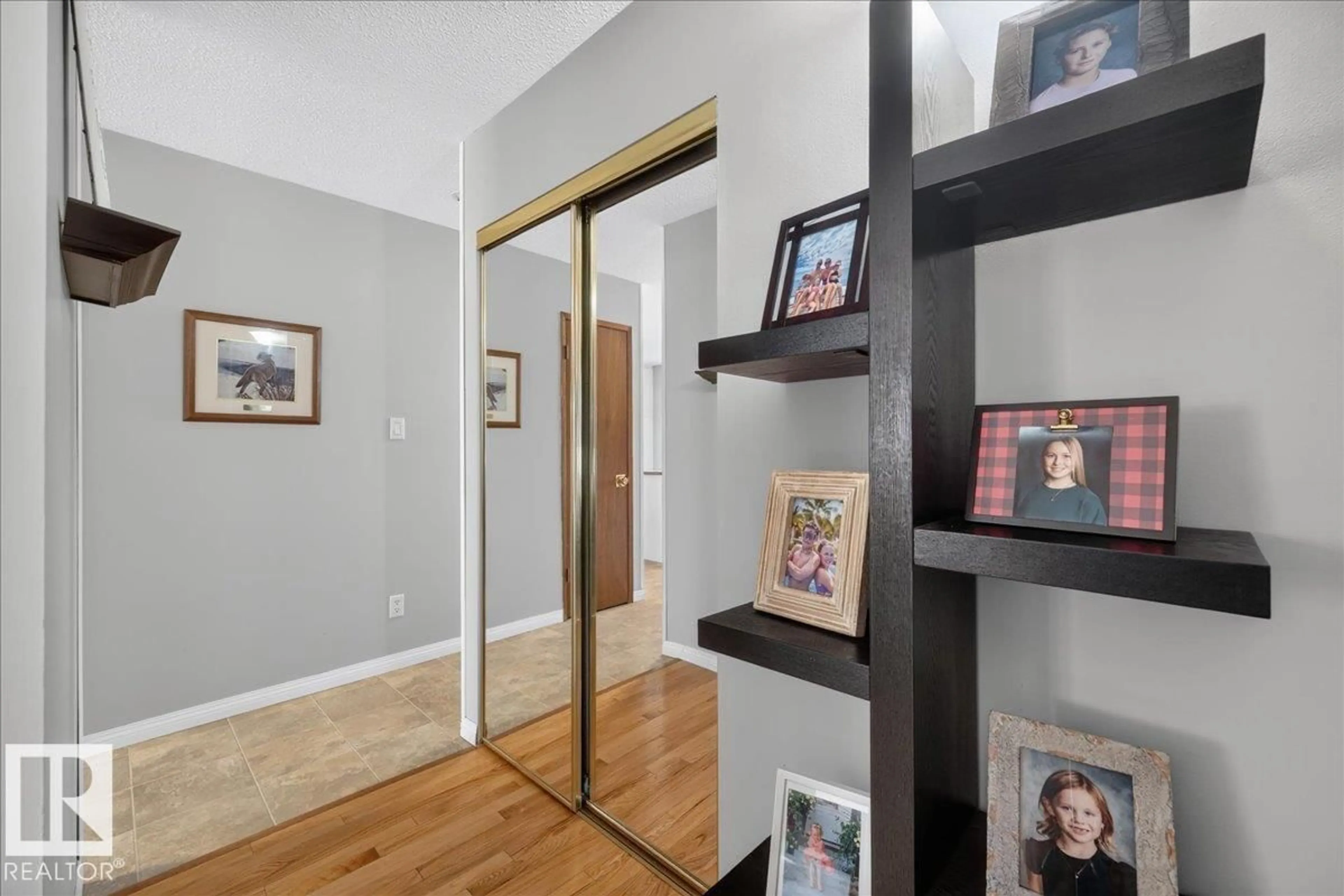 Indoor entryway for 5104 53 ST, Bon Accord Alberta T0A0K0