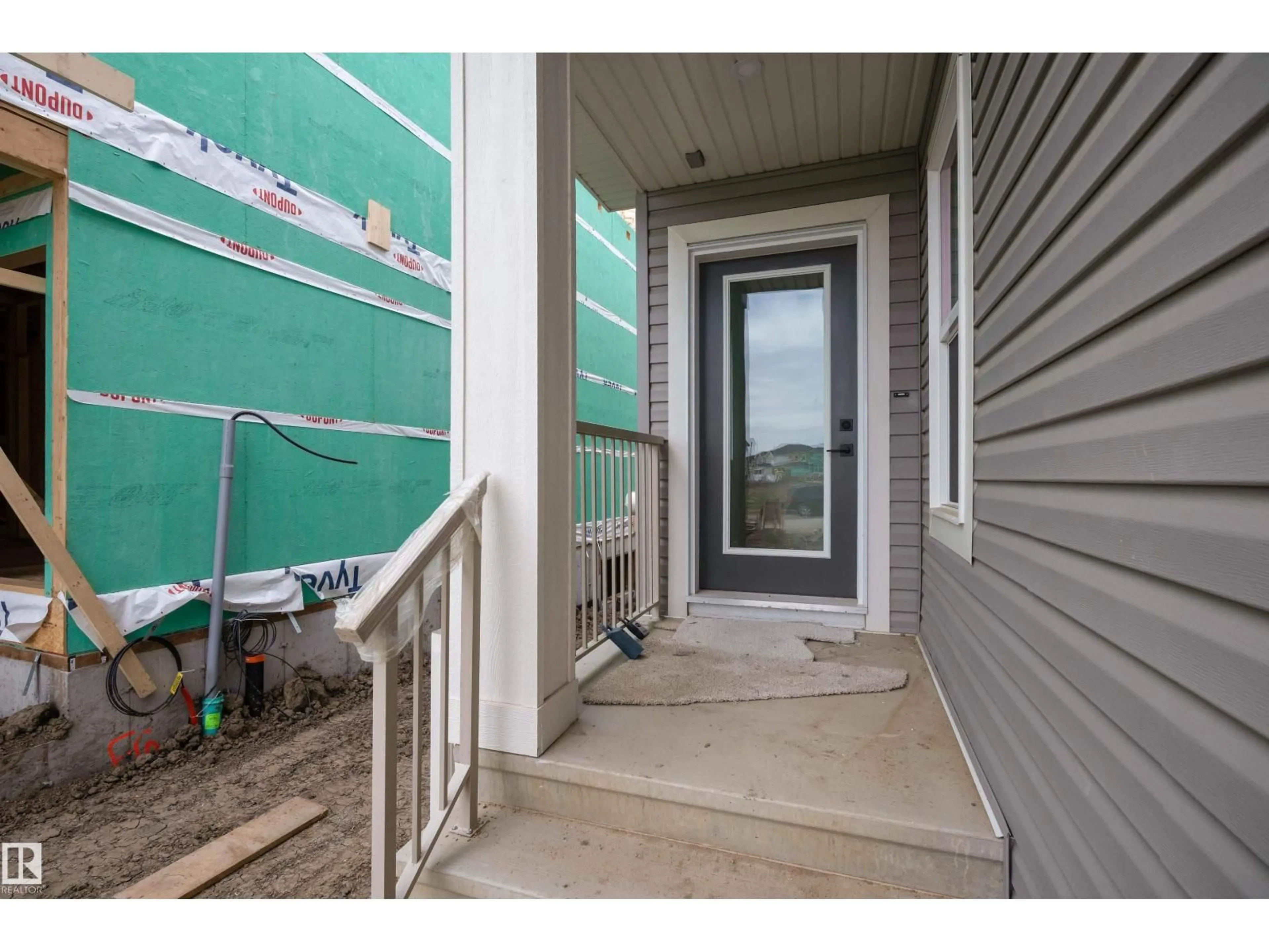 Indoor entryway for 10 PRIMROSE WY, Spruce Grove Alberta T7X4T1