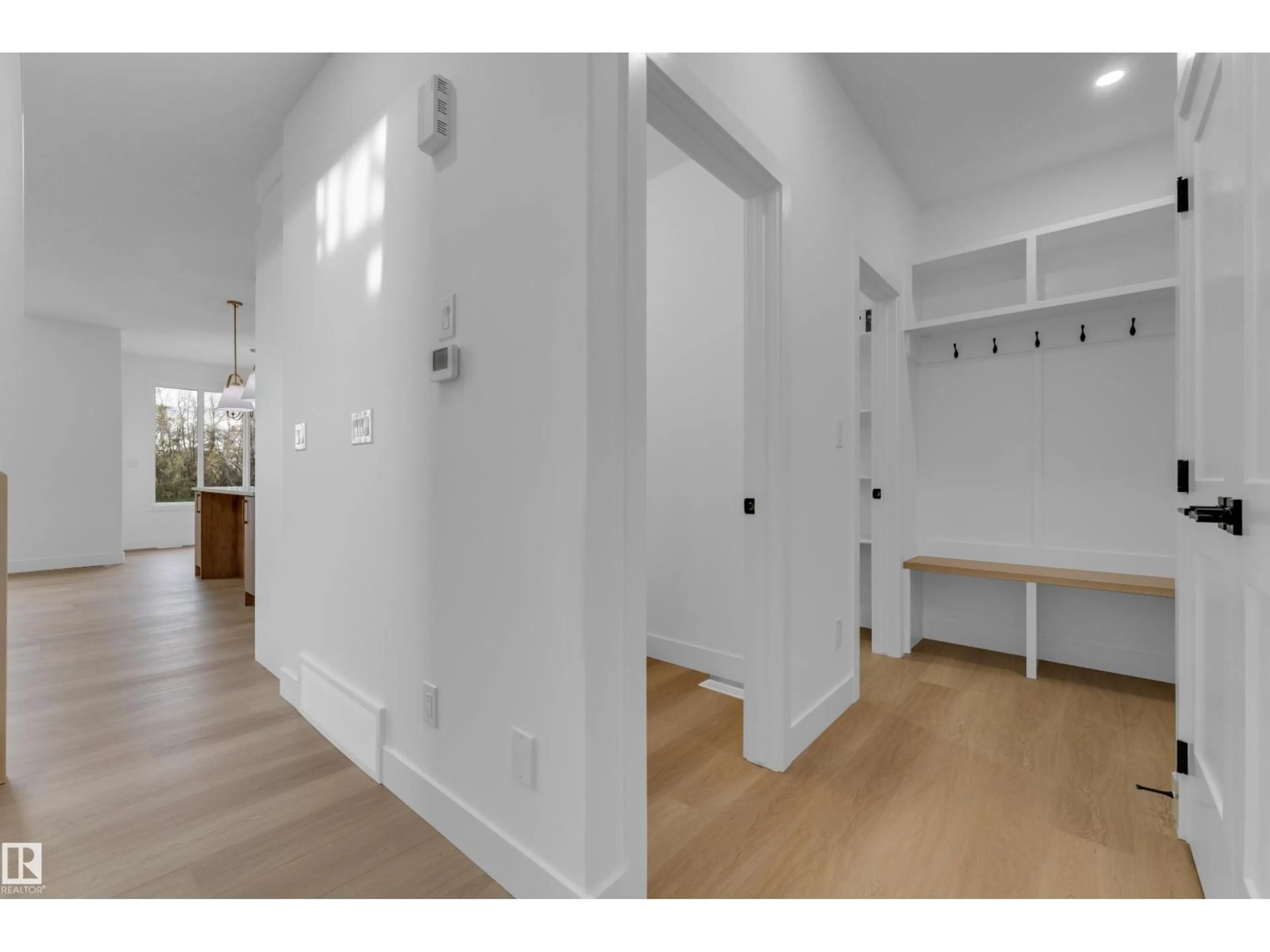 Indoor entryway for 10 PRIMROSE WY, Spruce Grove Alberta T7X4T1