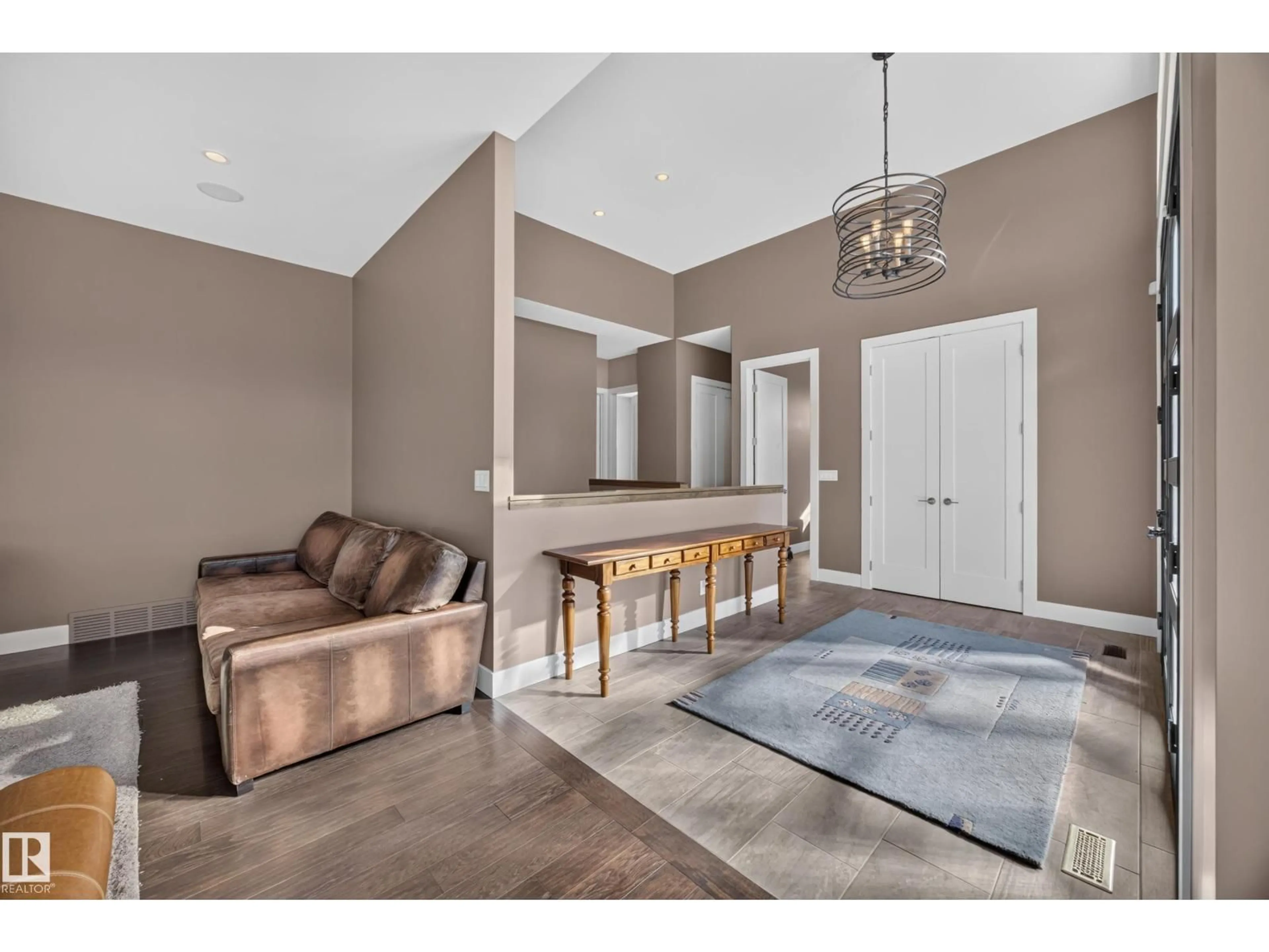 Indoor entryway for 14606 95 AV, Edmonton Alberta T5N0B3
