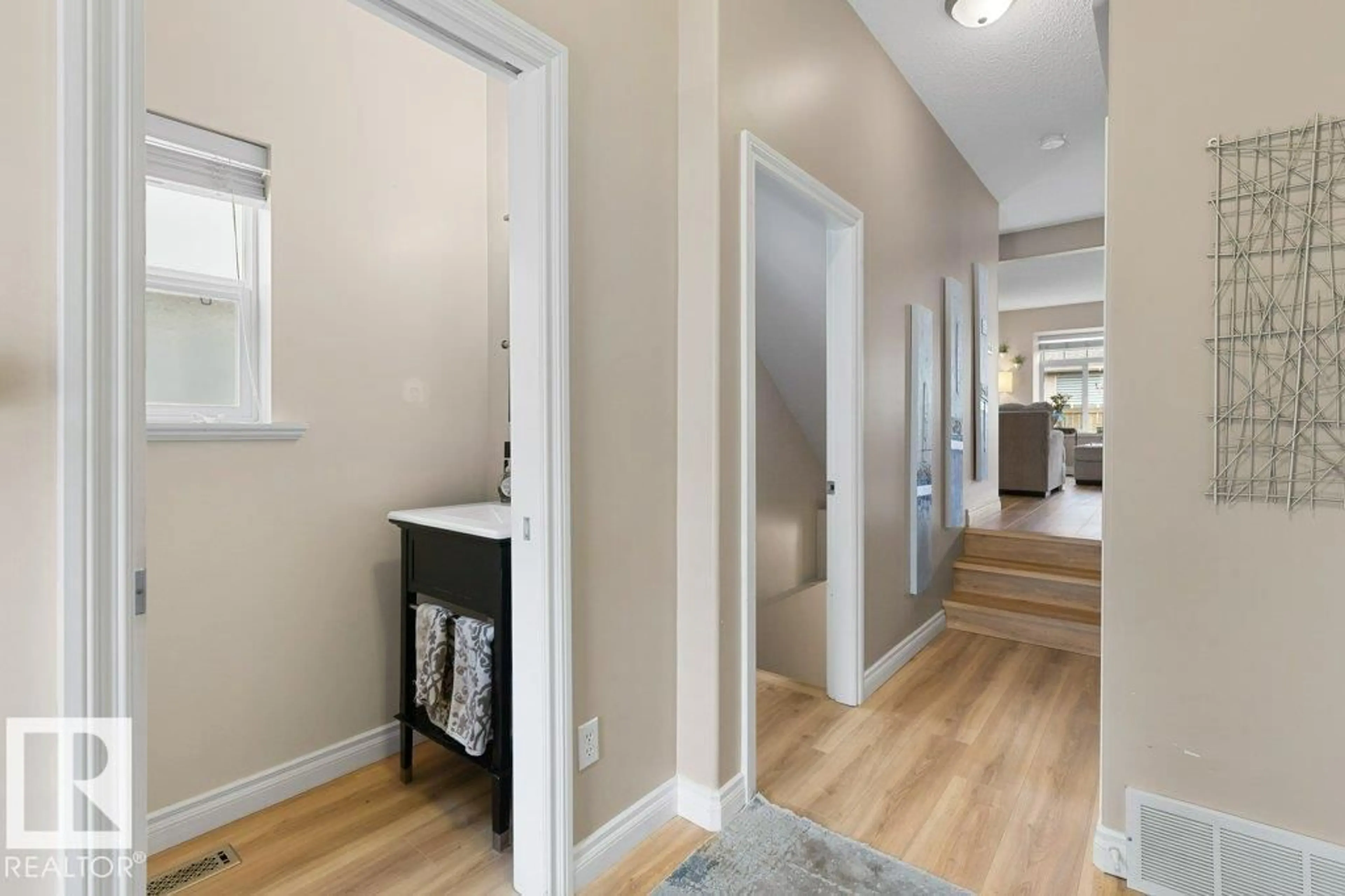 Indoor entryway for 33 200 ERIN RIDGE DR, St. Albert Alberta T8N7E2