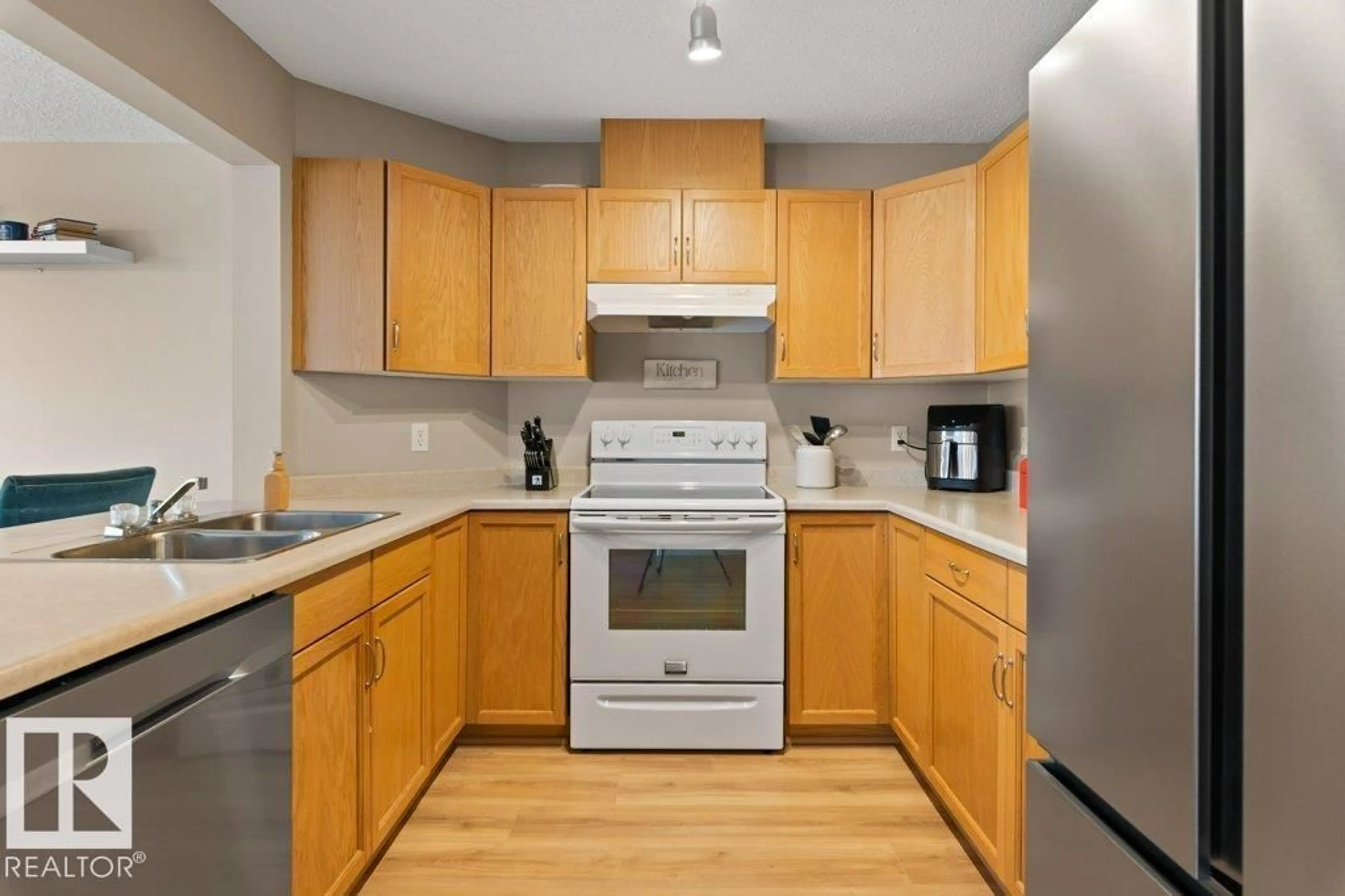 Standard kitchen, unknown for 33 200 ERIN RIDGE DR, St. Albert Alberta T8N7E2