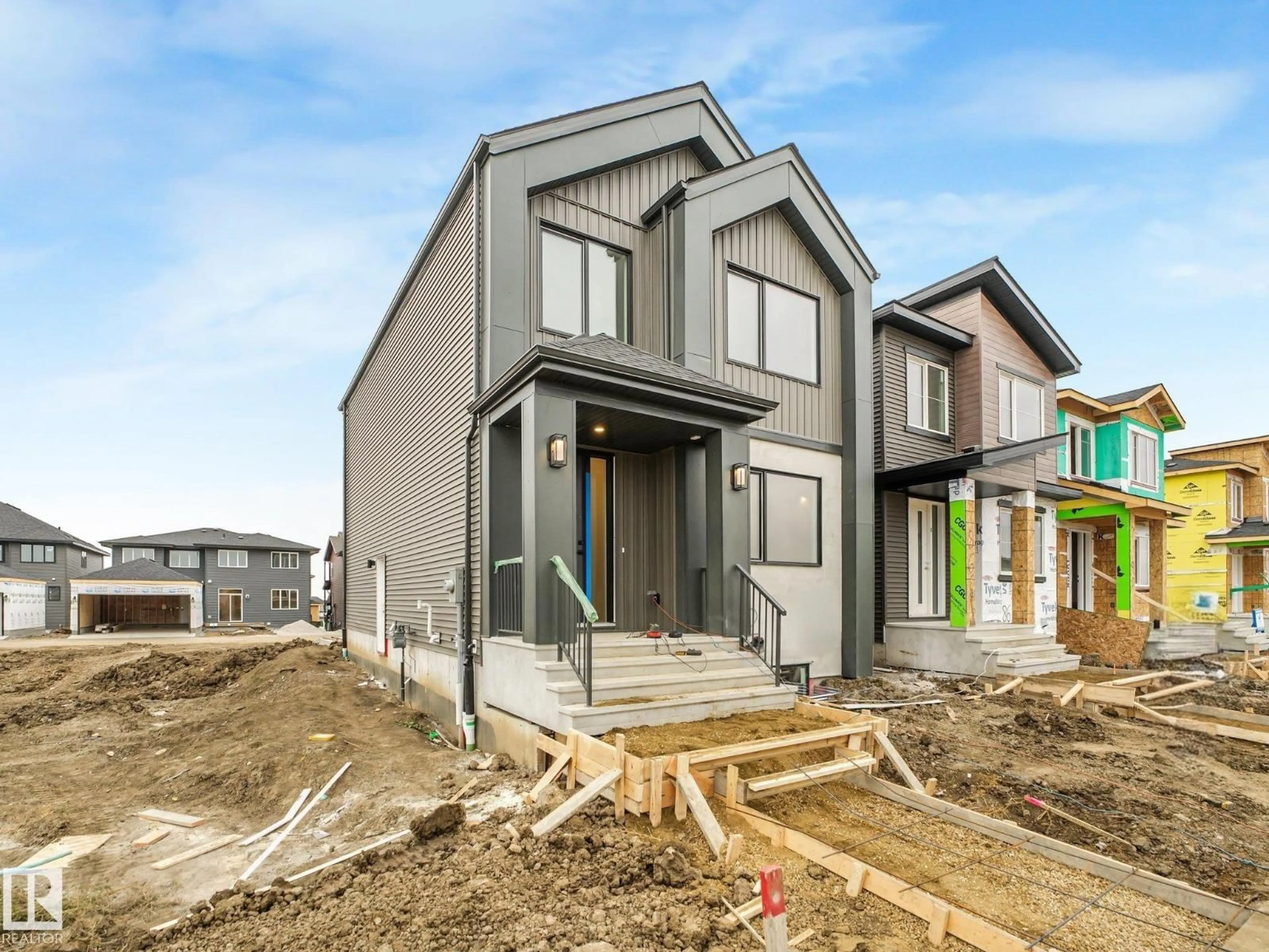 Home with vinyl exterior material, street for 82 CLYDESDALE LANE, Sherwood Park Alberta T8H3C6
