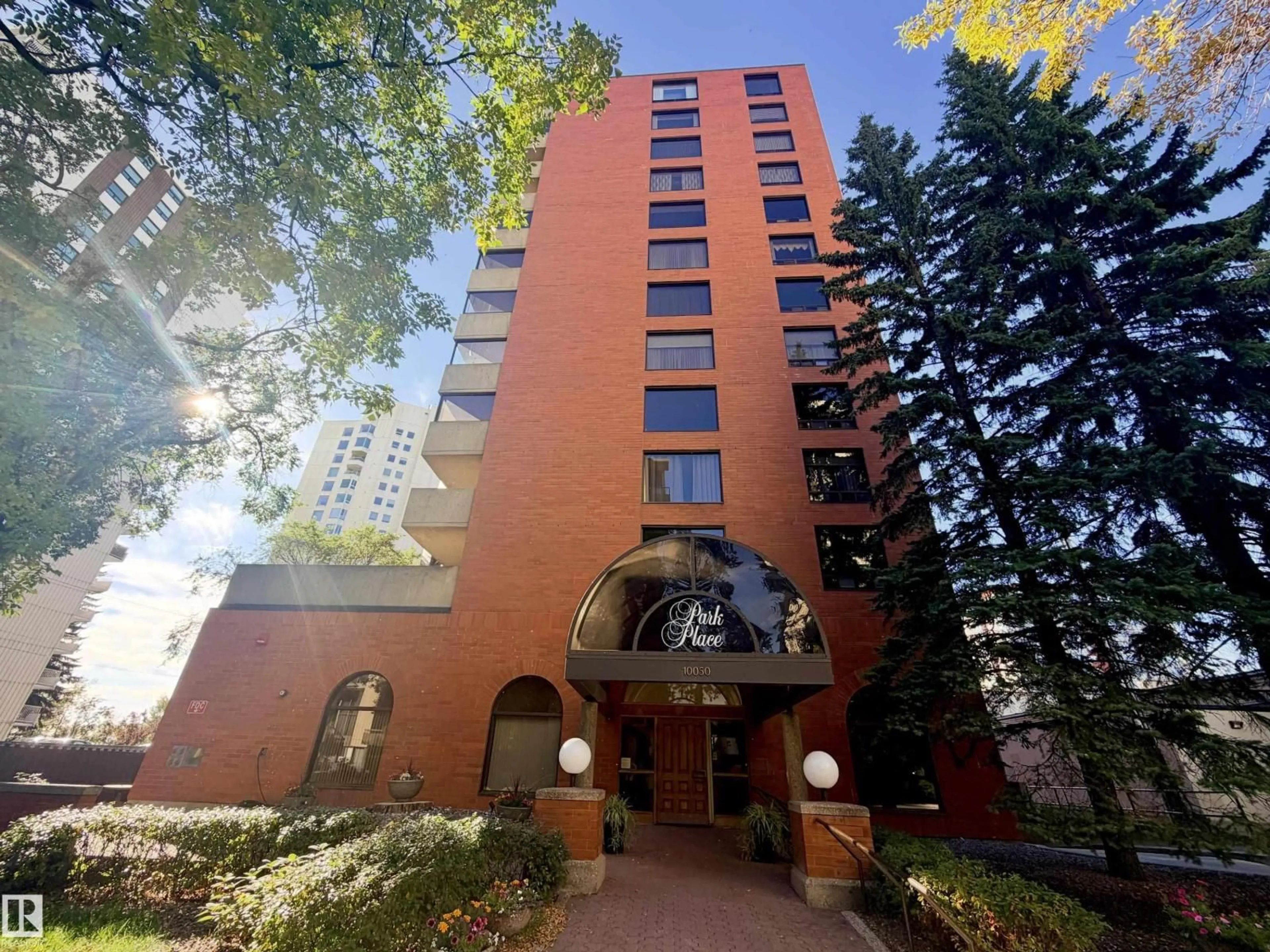 Indoor foyer for 12A - 10050 118 ST, Edmonton Alberta T5K2M8