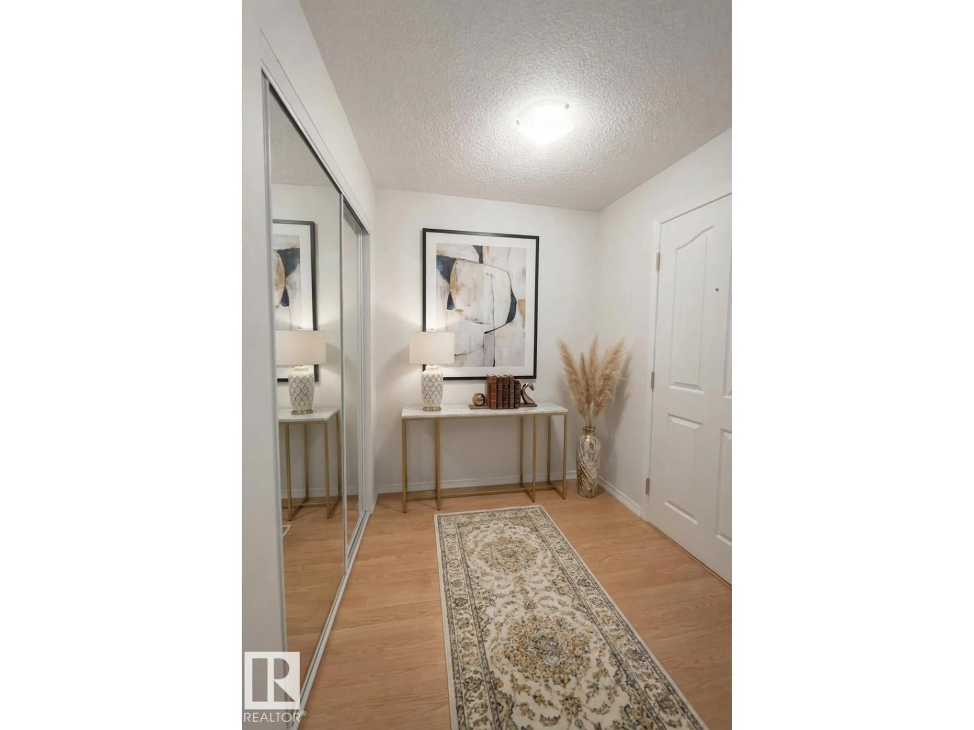 Indoor entryway for #226 - 10511 42 AV, Edmonton Alberta T6J7G8