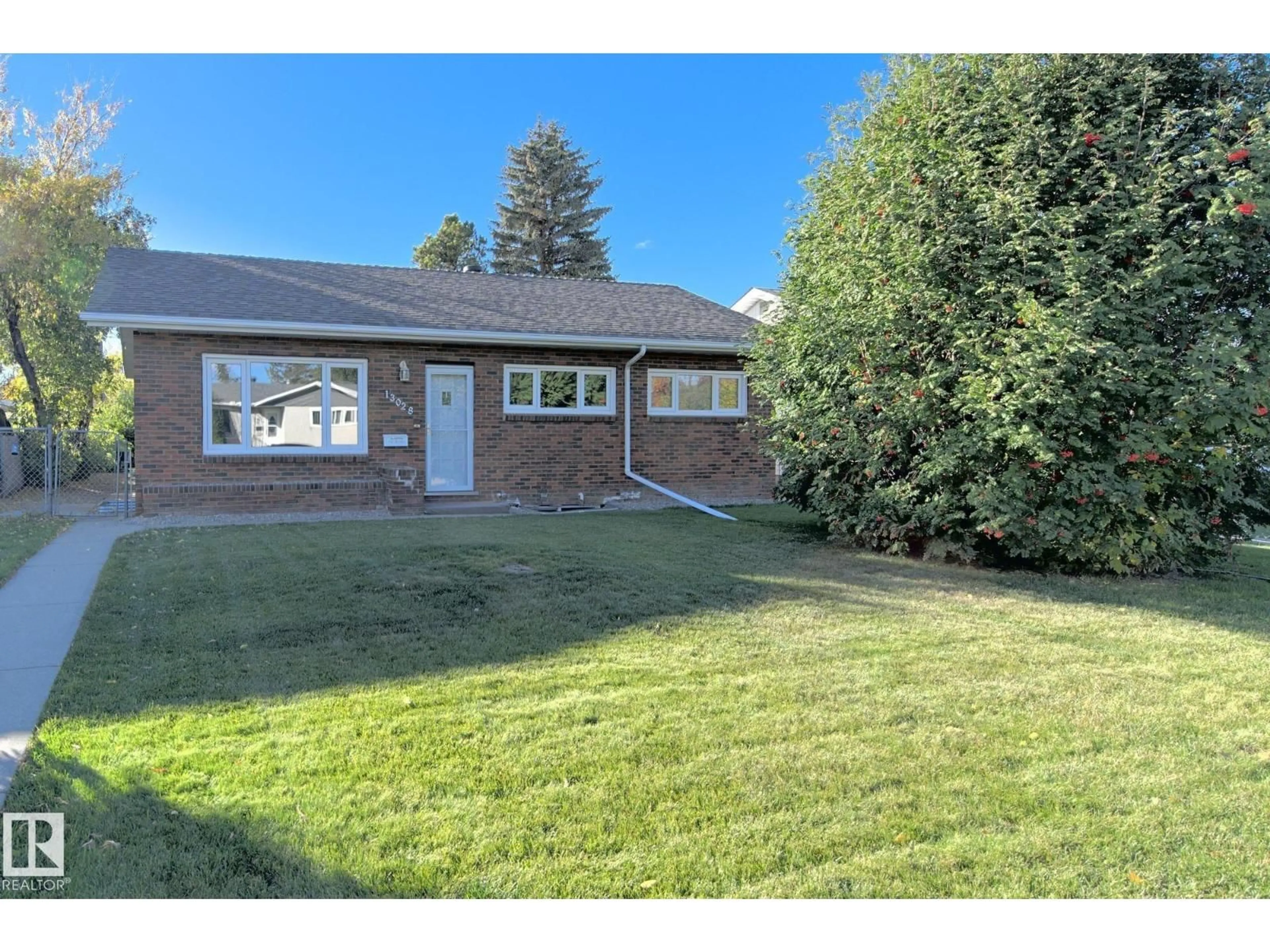 A pic from outside/outdoor area/front of a property/back of a property/a pic from drone, street for NW - 13028 134 ST, Edmonton Alberta T5L1V8