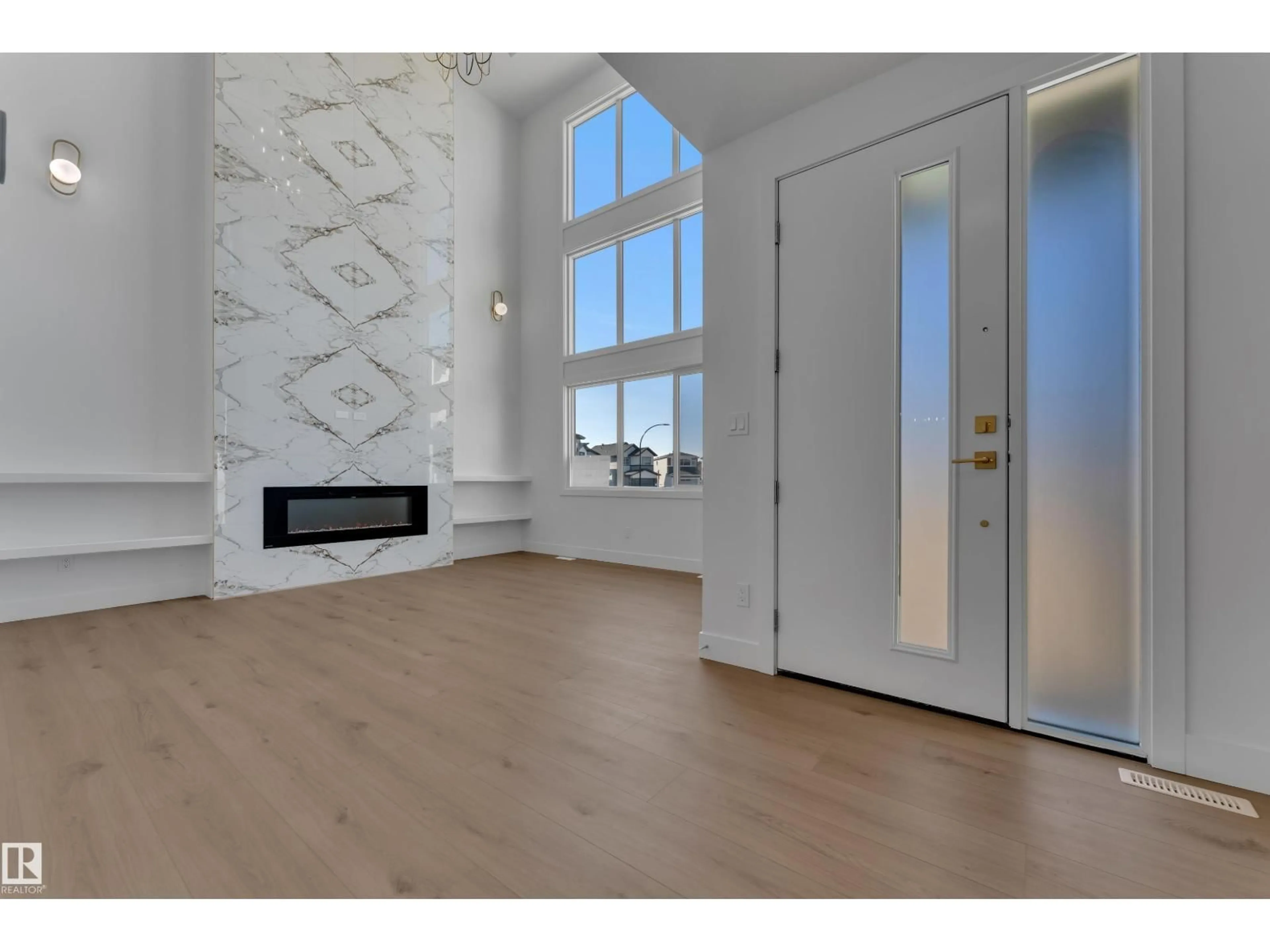 Indoor entryway for SW - 3005 7A AVENUE, Edmonton Alberta T6X3M3