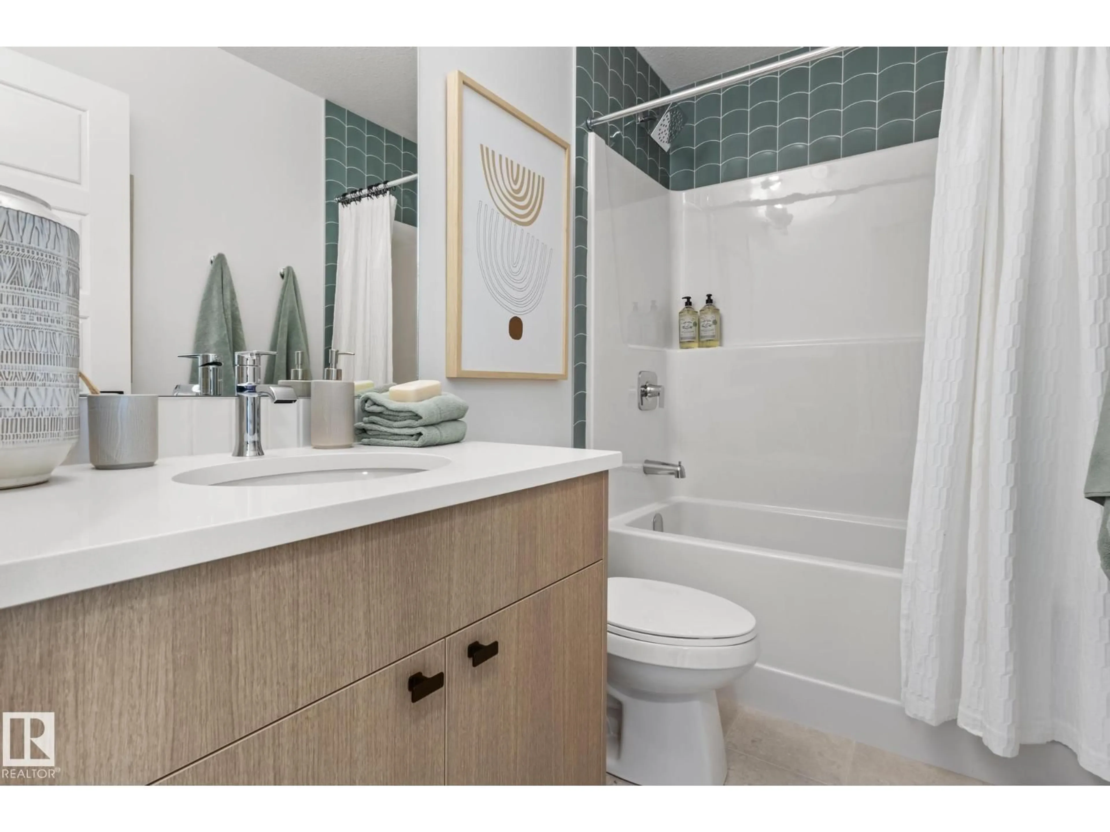 Standard bathroom, ceramic/tile floor for SW - 12527 34 AV, Edmonton Alberta T6W5Z8
