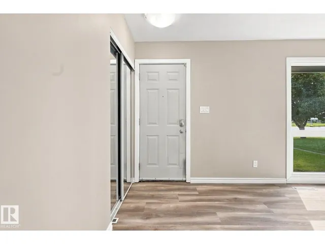 15812 110A AV, Edmonton 4