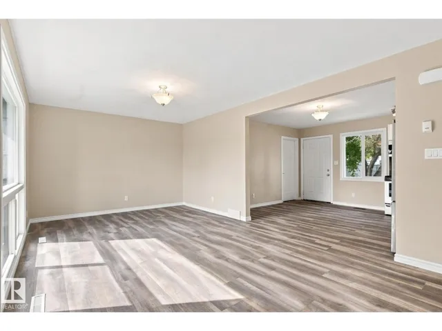 15812 110A AV, Edmonton 5
