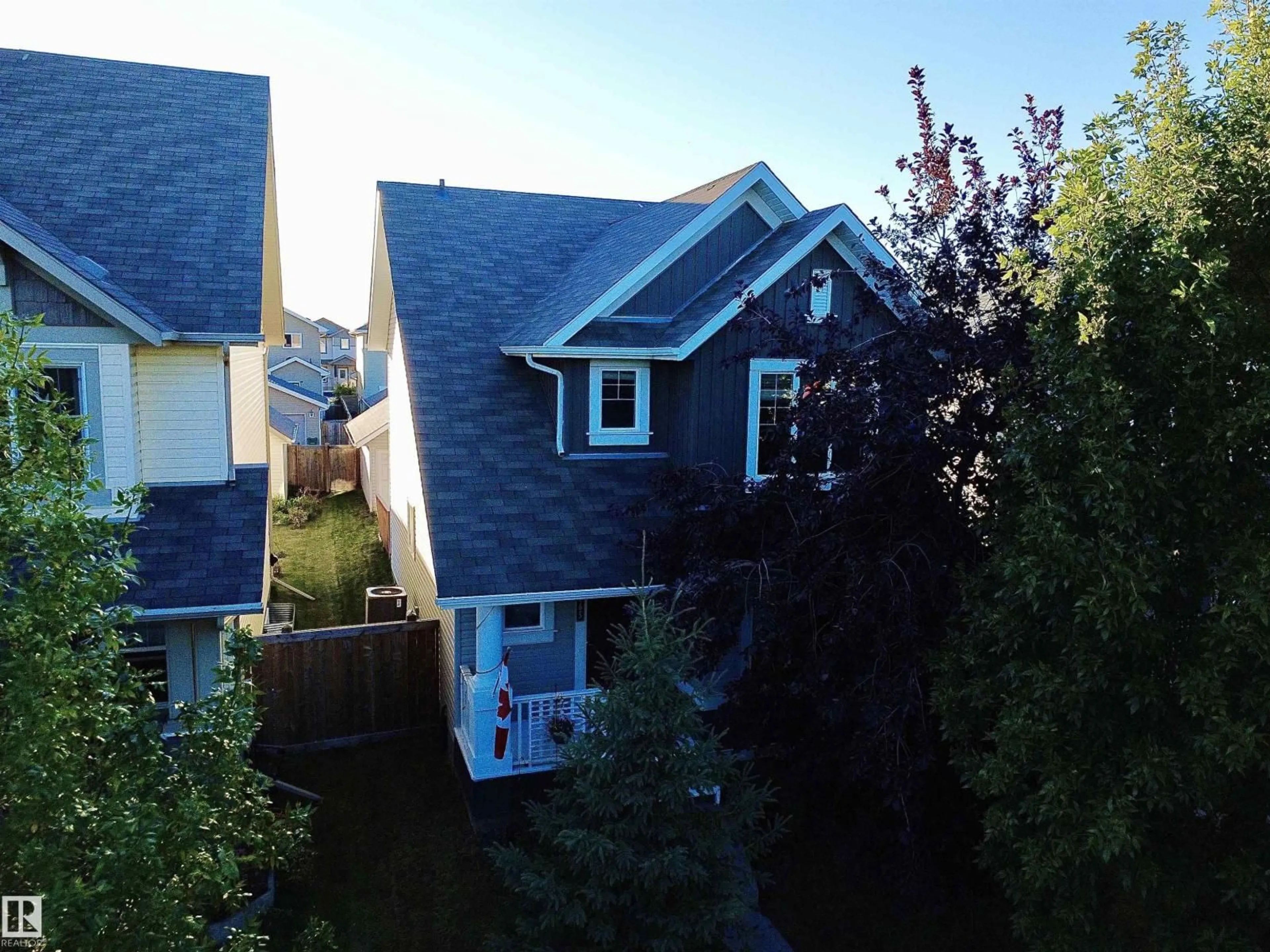 A pic from outside/outdoor area/front of a property/back of a property/a pic from drone, street for 7065 CARDINAL WY, Edmonton Alberta T6W1Z2
