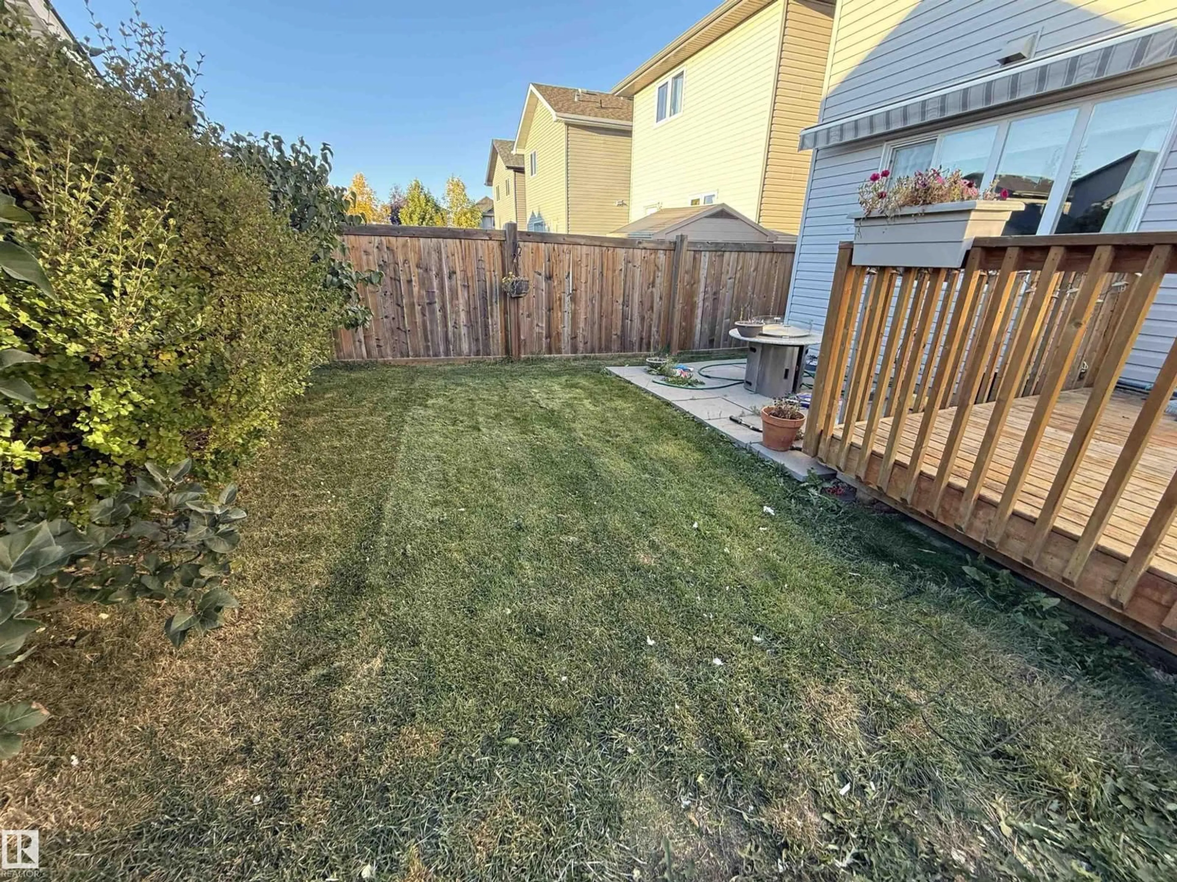 A pic from outside/outdoor area/front of a property/back of a property/a pic from drone, street for 7065 CARDINAL WY, Edmonton Alberta T6W1Z2