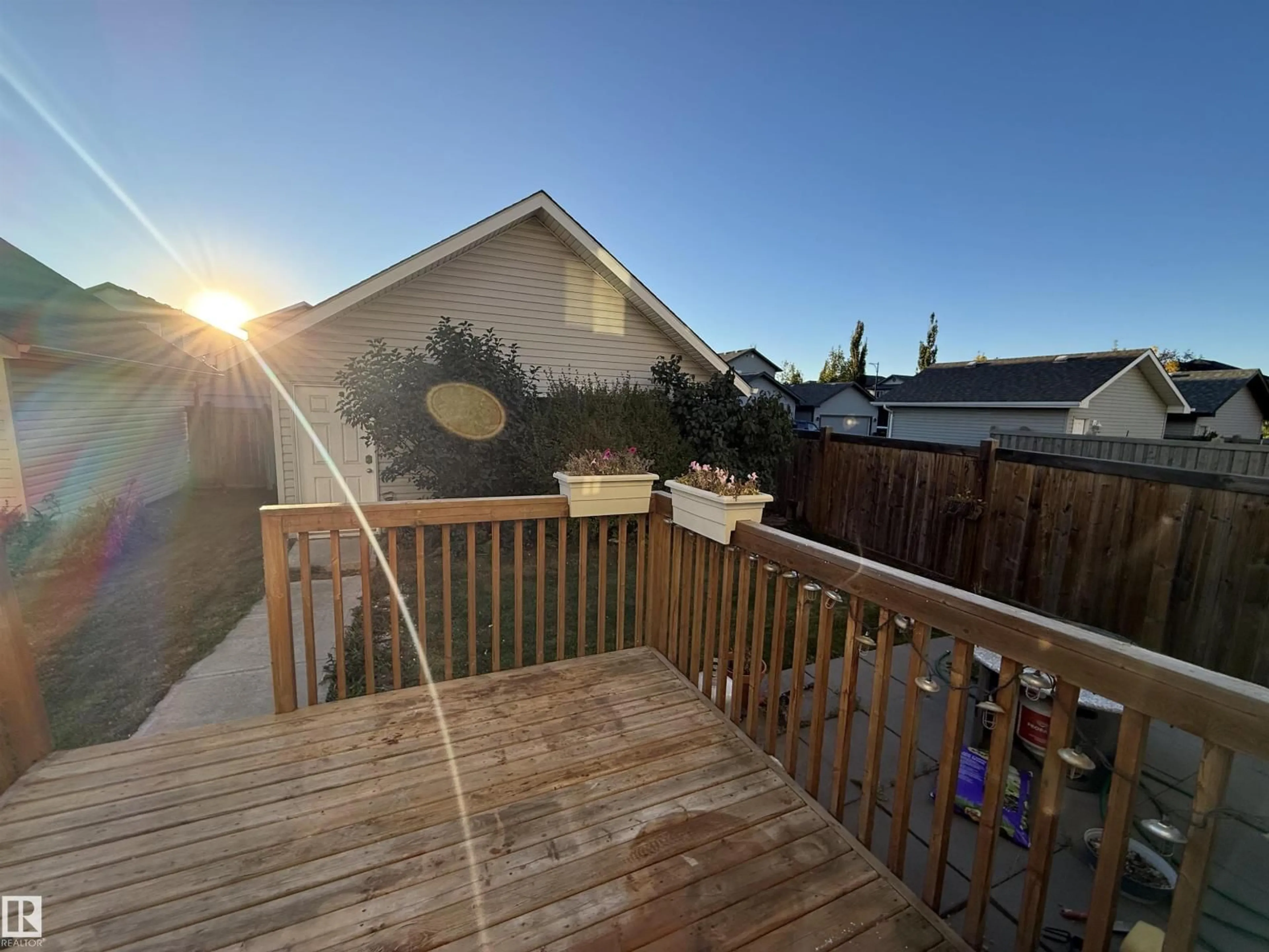 A pic from outside/outdoor area/front of a property/back of a property/a pic from drone, unknown for 7065 CARDINAL WY, Edmonton Alberta T6W1Z2