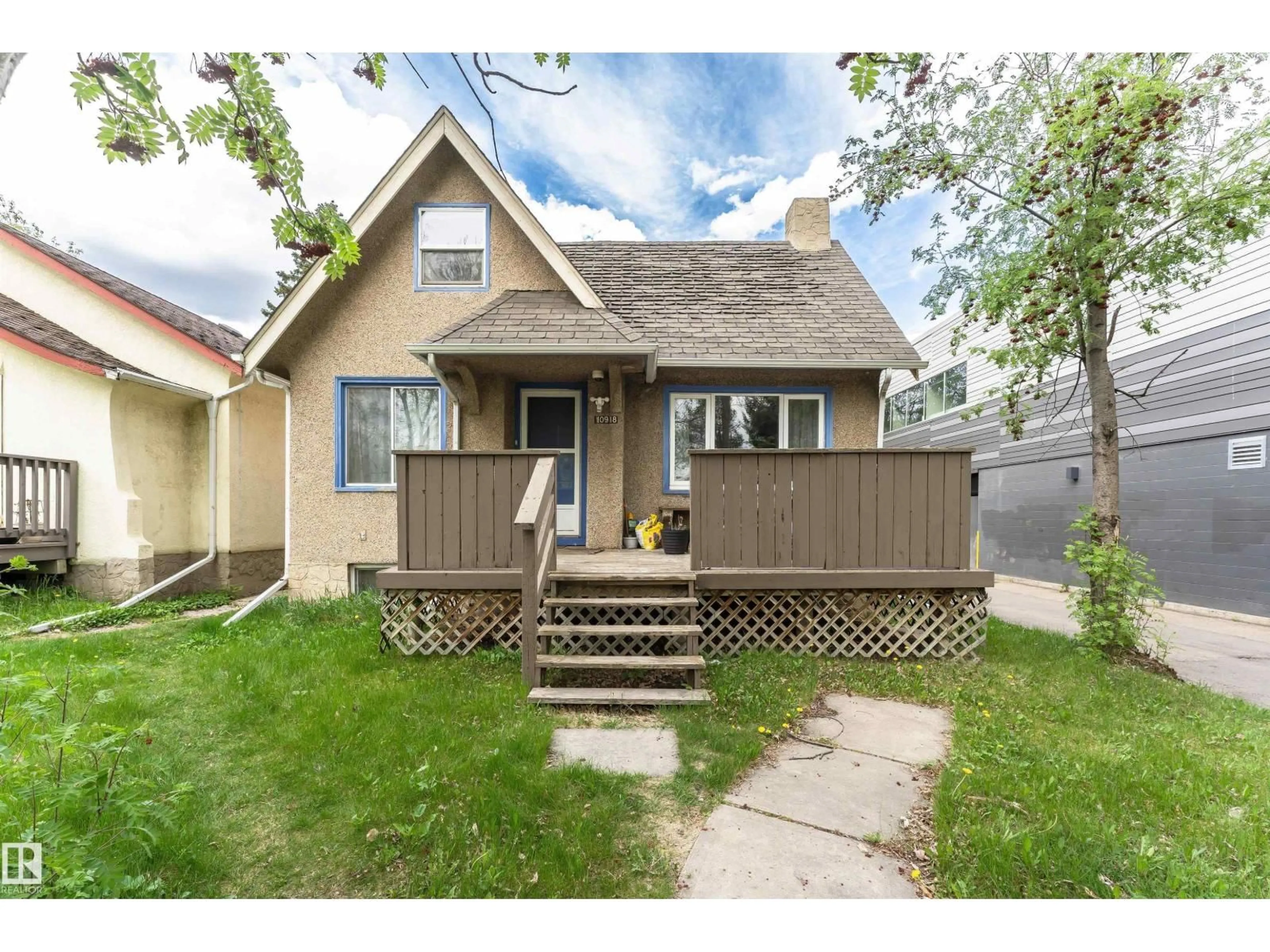 Home with vinyl exterior material, street for 10918 84 AV NW, Edmonton Alberta T6G0V4