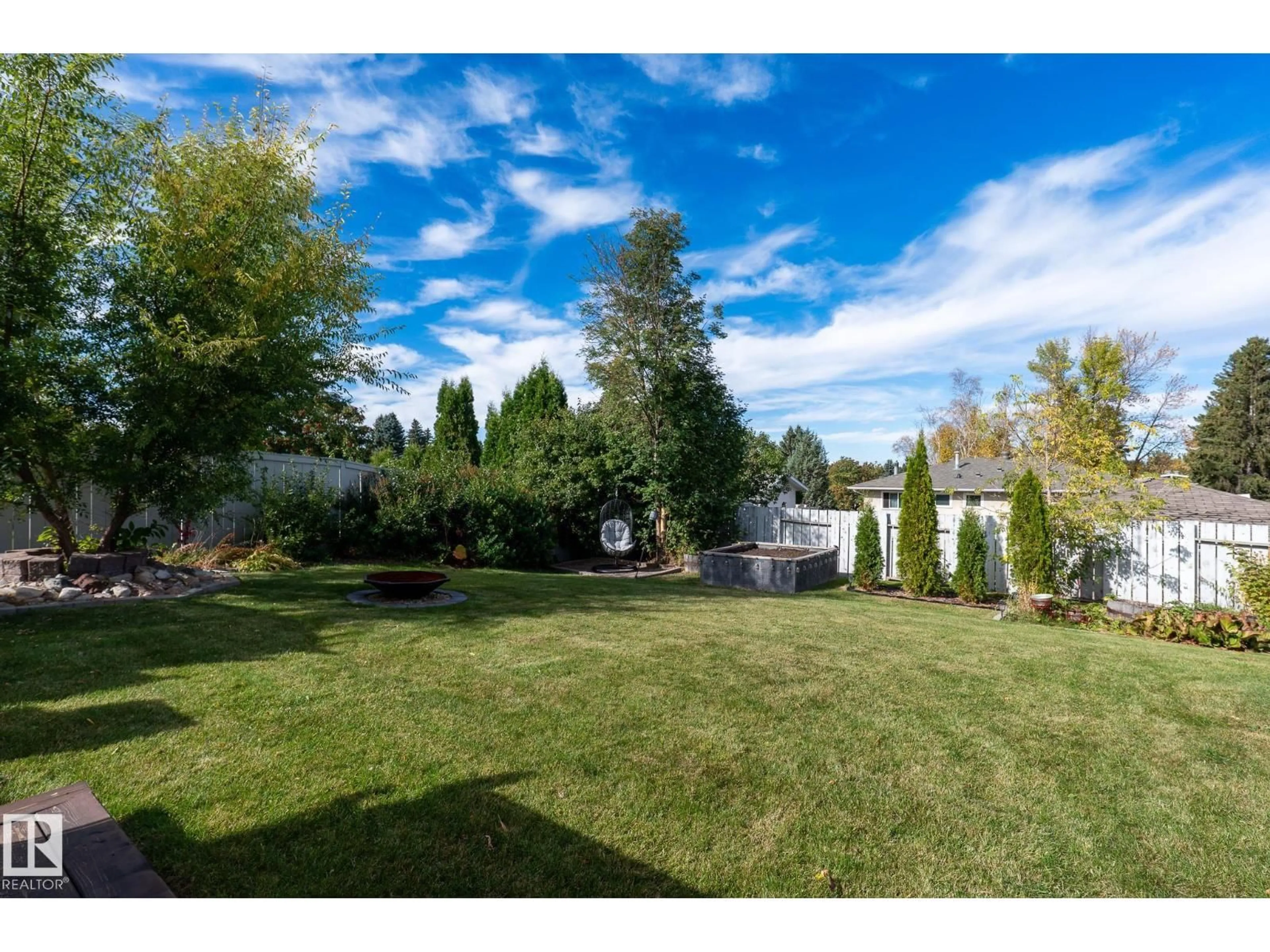A pic from outside/outdoor area/front of a property/back of a property/a pic from drone, unknown for 6 GALEN CR, Sherwood Park Alberta T8A2L2