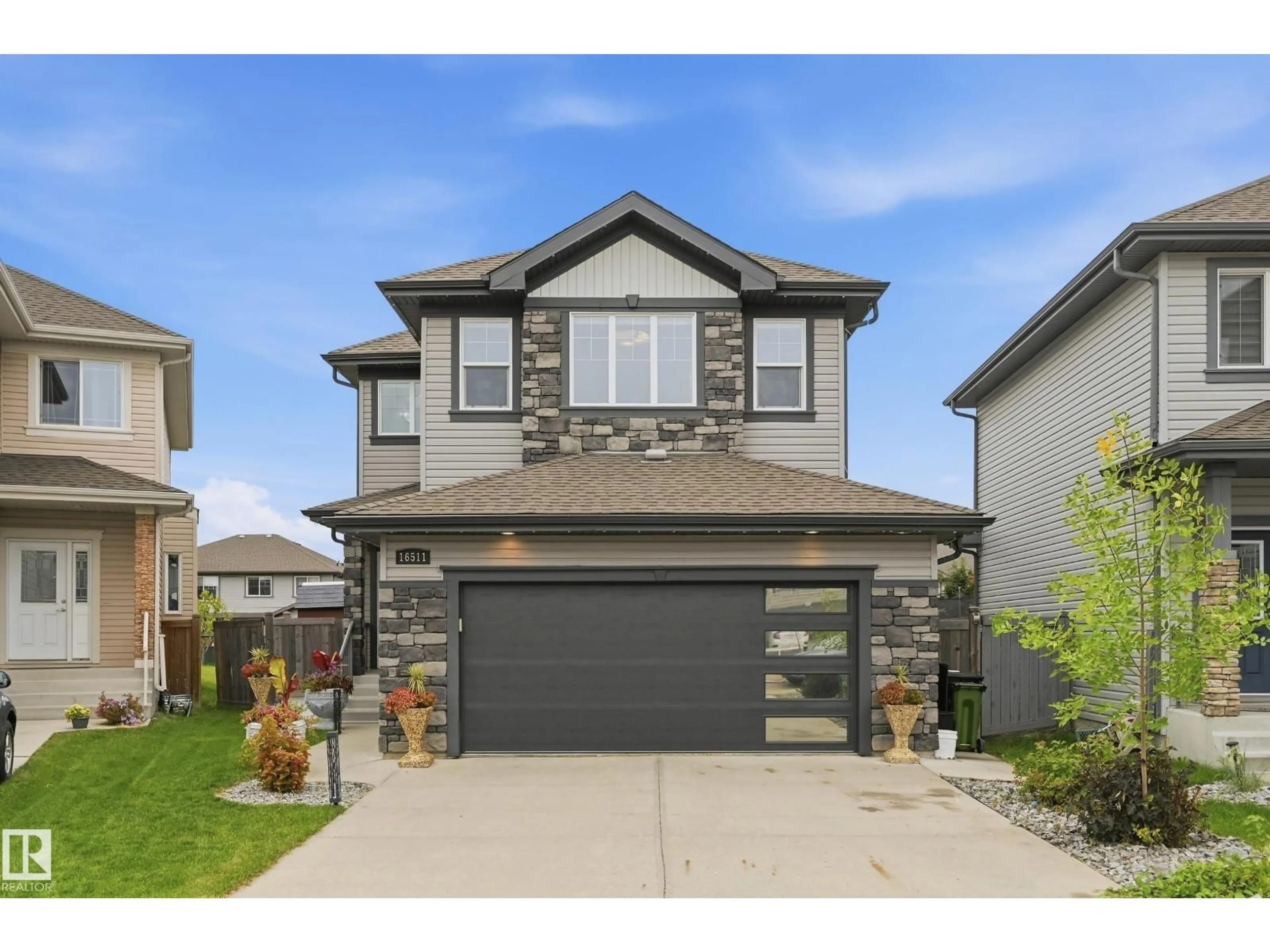 Home with vinyl exterior material, street for NW - 16511 136 ST, Edmonton Alberta T6V0G8