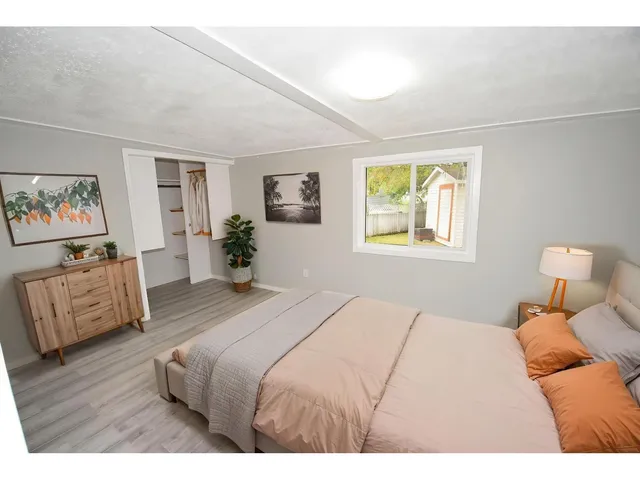 37 WEST VIEW BV, Edmonton 5