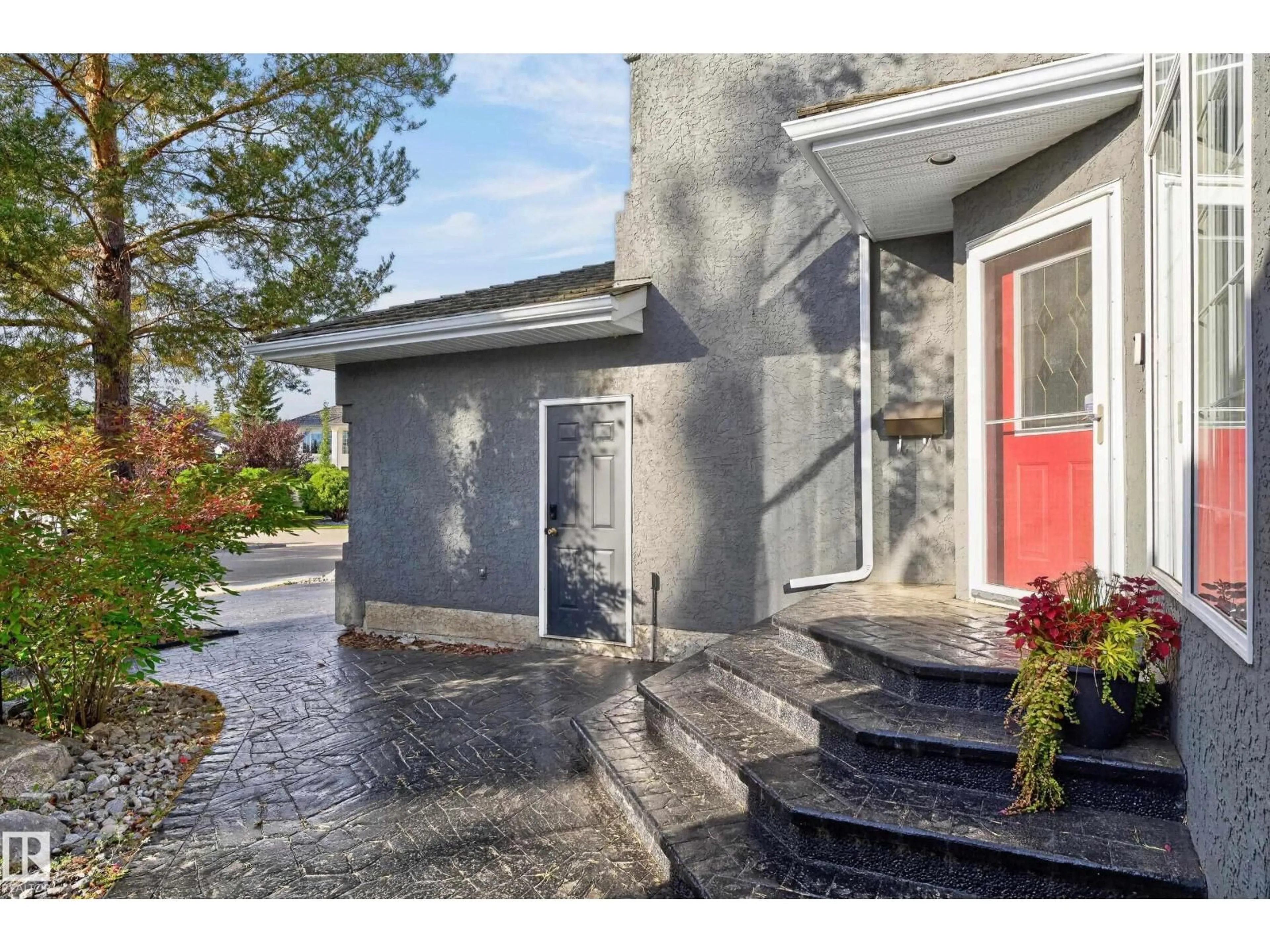 Indoor entryway for NW - 1643 WELBOURN COVE CV, Edmonton Alberta T6M2M4