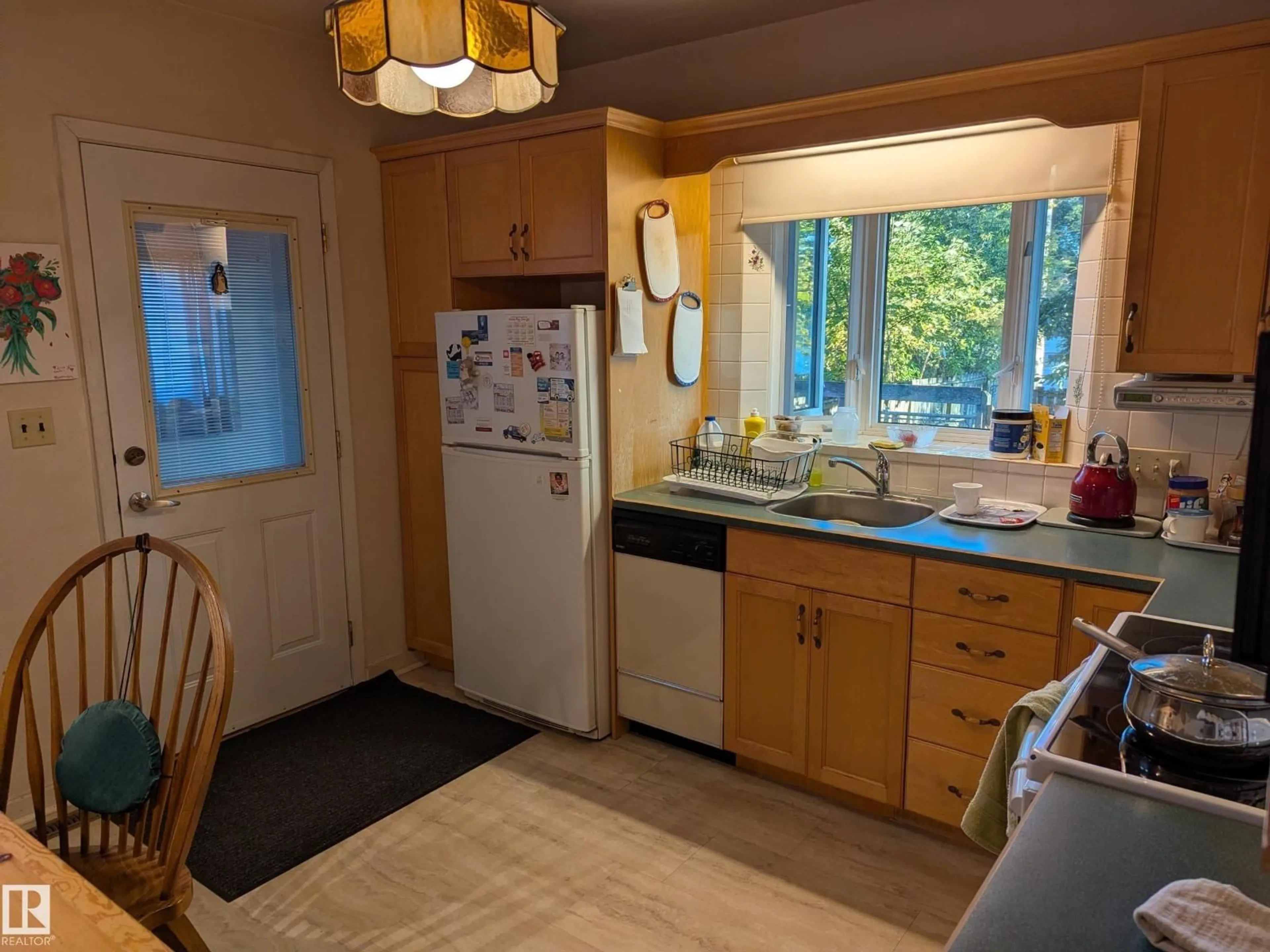 Standard kitchen, unknown for 10965 76 AV, Edmonton Alberta T6G0J6