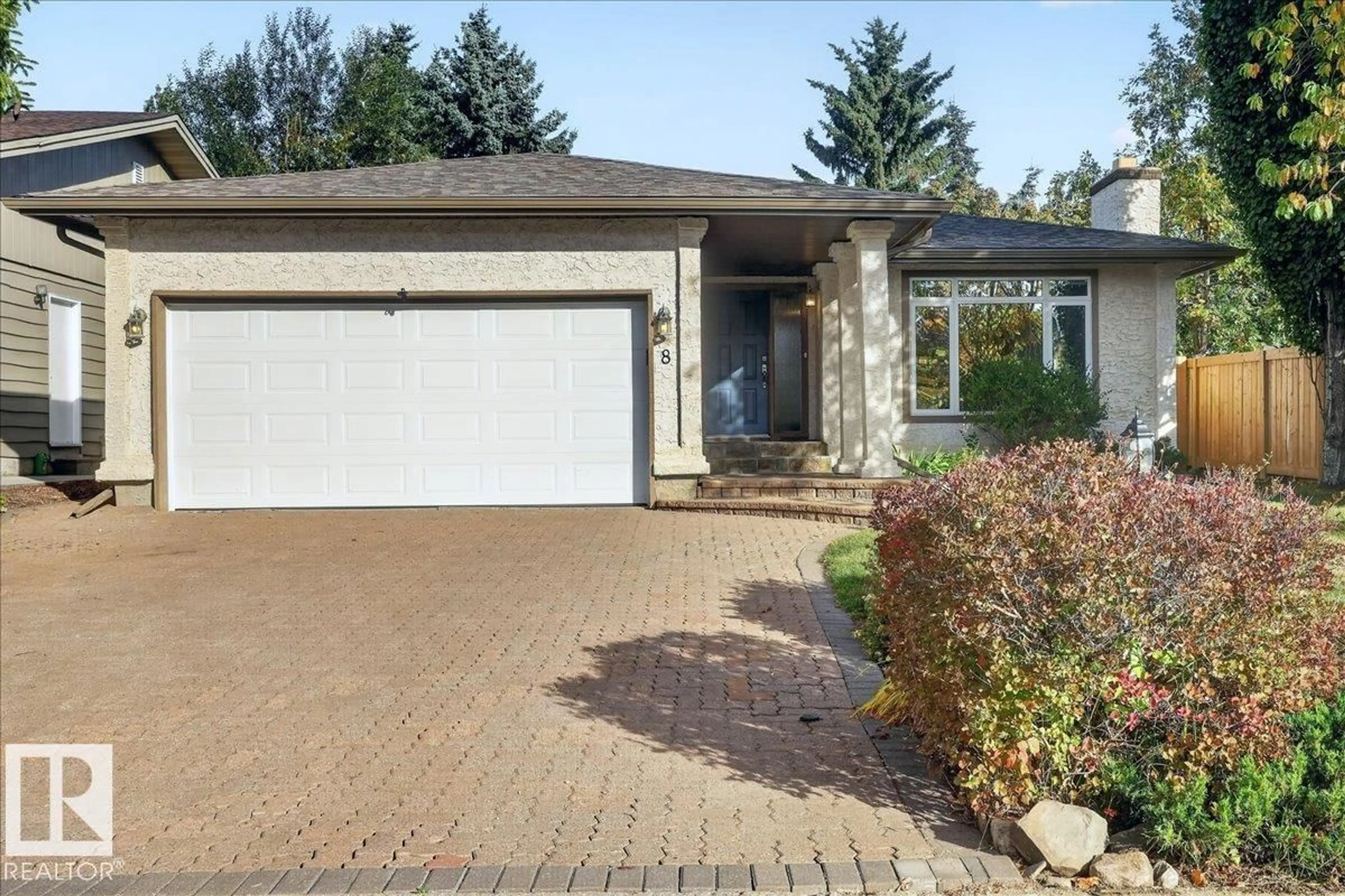 Home with vinyl exterior material, street for 8 WAHSTAO CR, Edmonton Alberta T5T2W8
