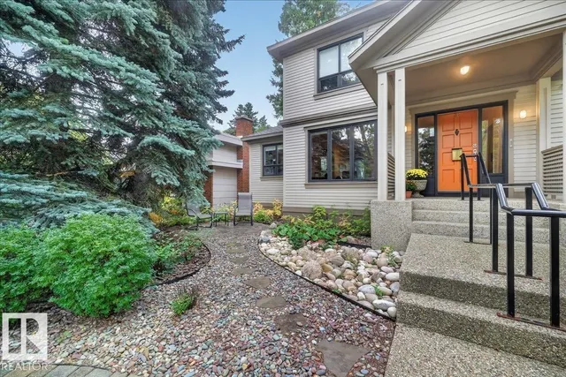 30 ST GEORGE'S CR, Edmonton 4