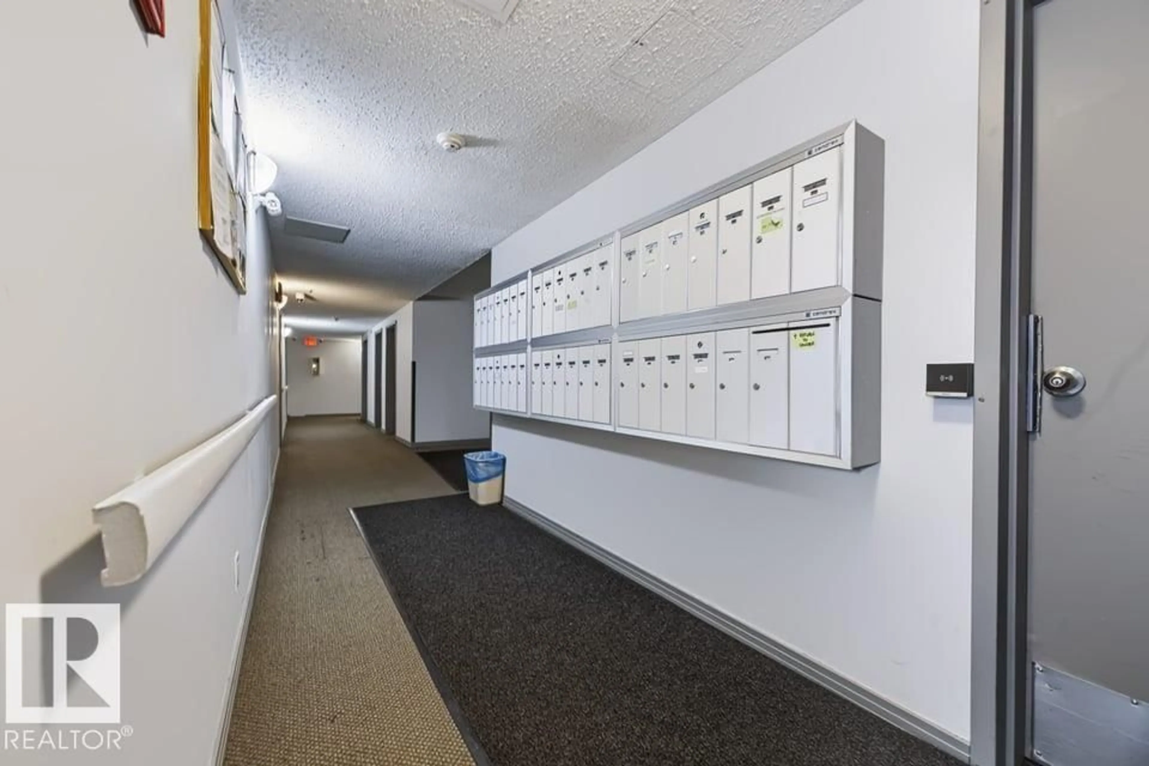 Indoor foyer for #58 - 10208 113 ST, Edmonton Alberta T5K1P4